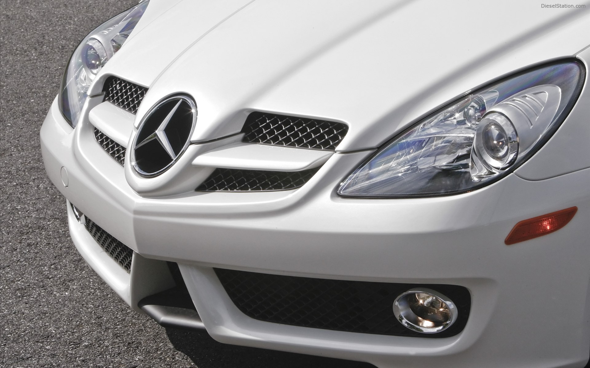 Mercedes Benz SLK300 Diamond White Edition 2010 Mercedes Benz SLK300 Diamond White Edition 2010