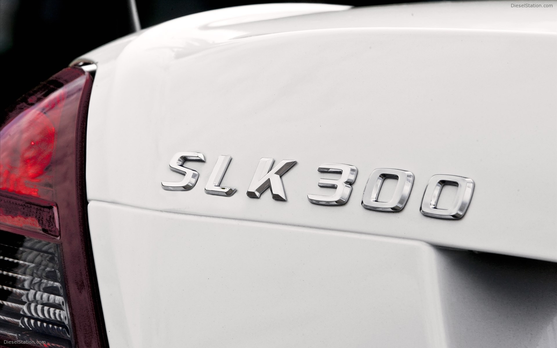 Mercedes Benz SLK300 Diamond White Edition 2010 Mercedes Benz SLK300 Diamond White Edition 2010
