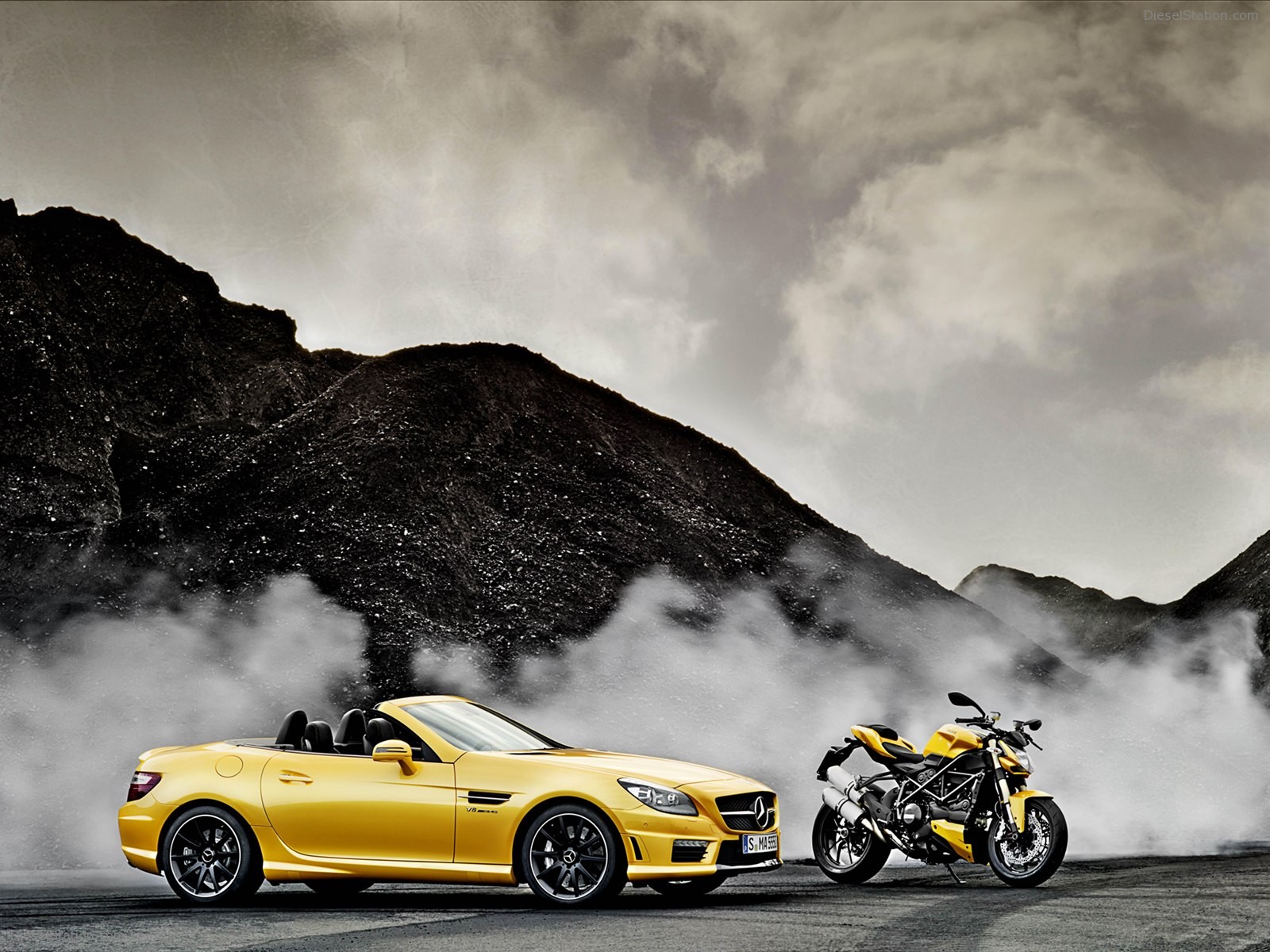 Mercedes-Benz SLK 55 AMG and Ducati Streetfighter 848 Mercedes-Benz SLK 55 AMG and Ducati Streetfighter 848