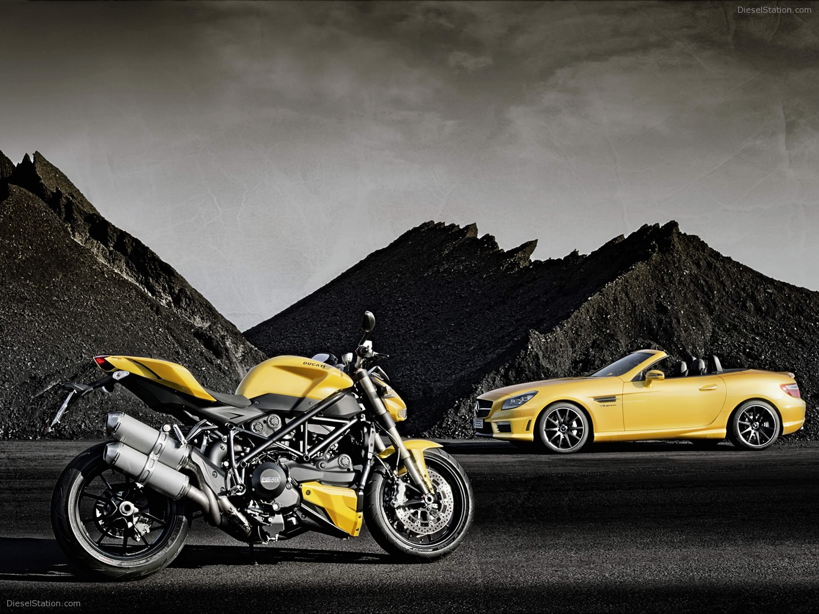 Mercedes-Benz SLK 55 AMG and Ducati Streetfighter 848 Mercedes-Benz SLK 55 AMG and Ducati Streetfighter 848