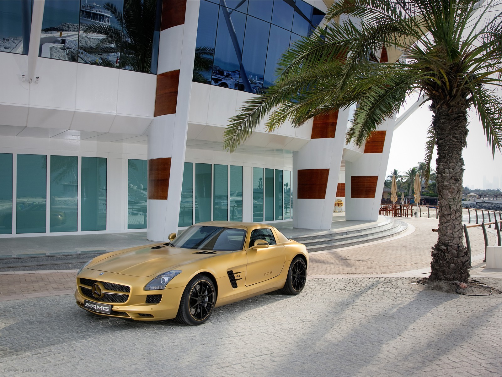 Mercedes Benz SLS AMG Desert Gold 2010
