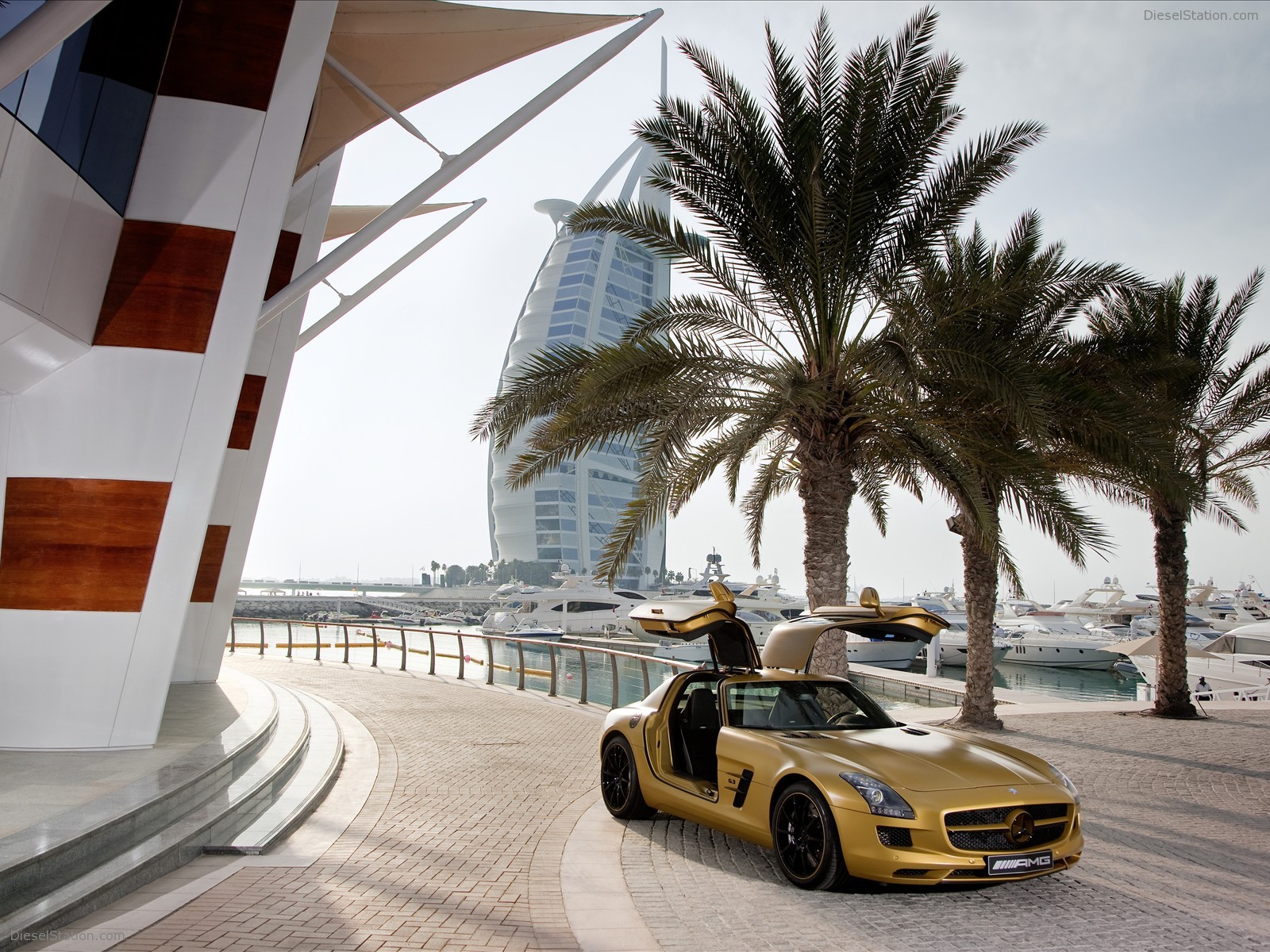 Mercedes Benz SLS AMG Desert Gold 2010