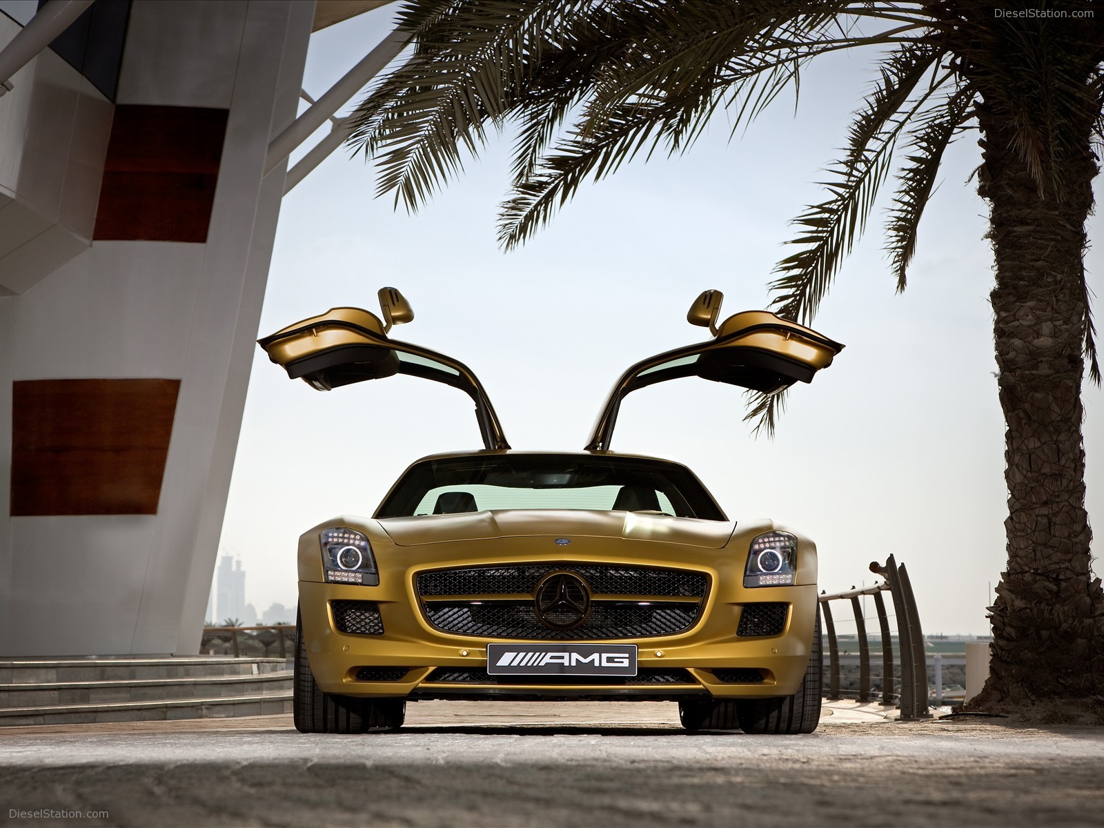 Mercedes Benz SLS AMG Desert Gold 2010