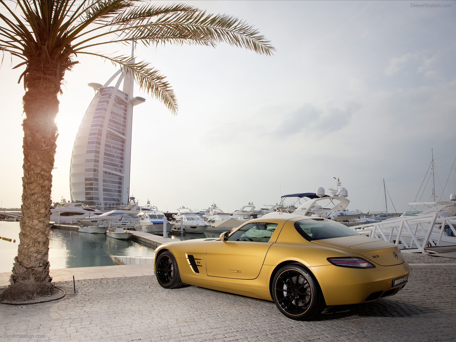 Mercedes Benz SLS AMG Desert Gold 2010