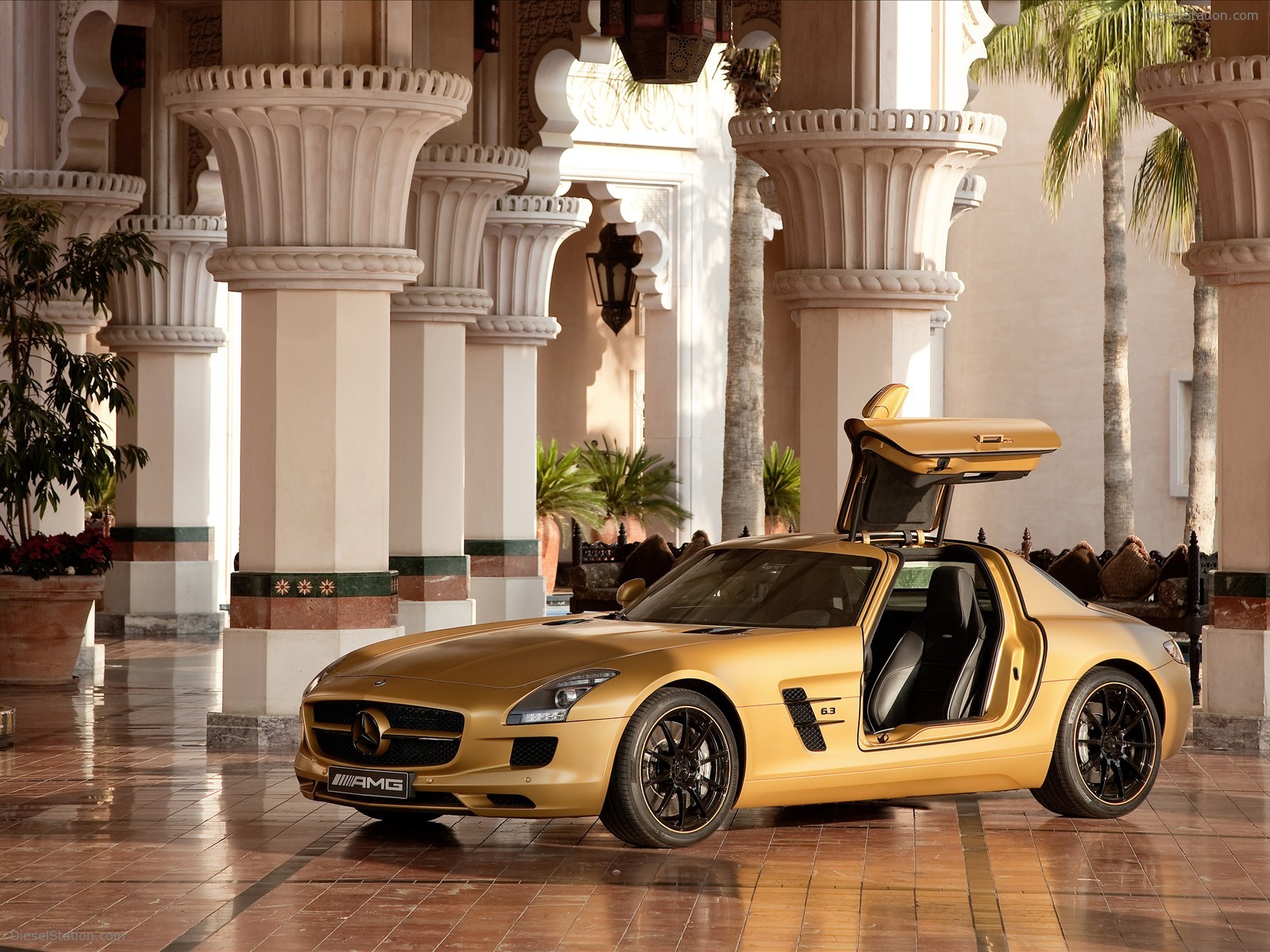 Mercedes Benz SLS AMG Desert Gold 2010