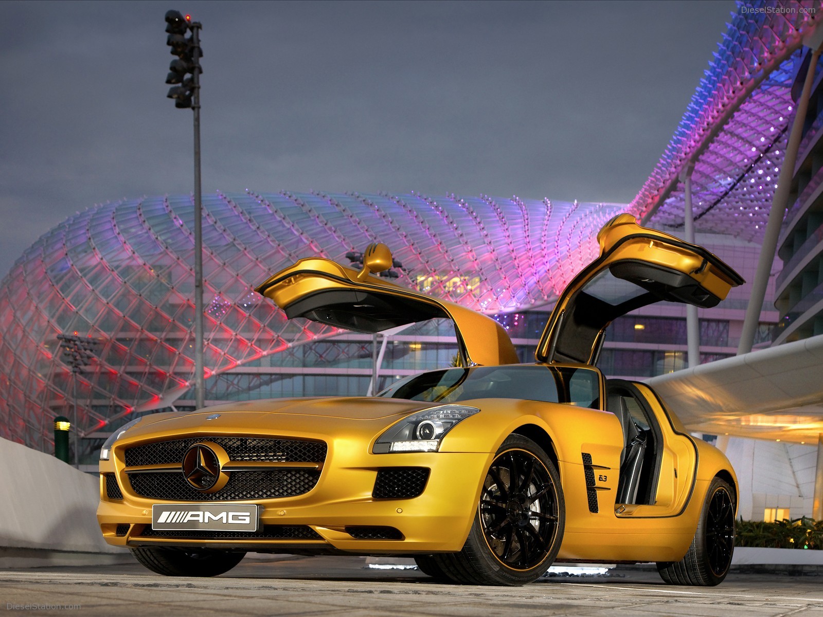 Mercedes Benz SLS AMG Desert Gold 2010