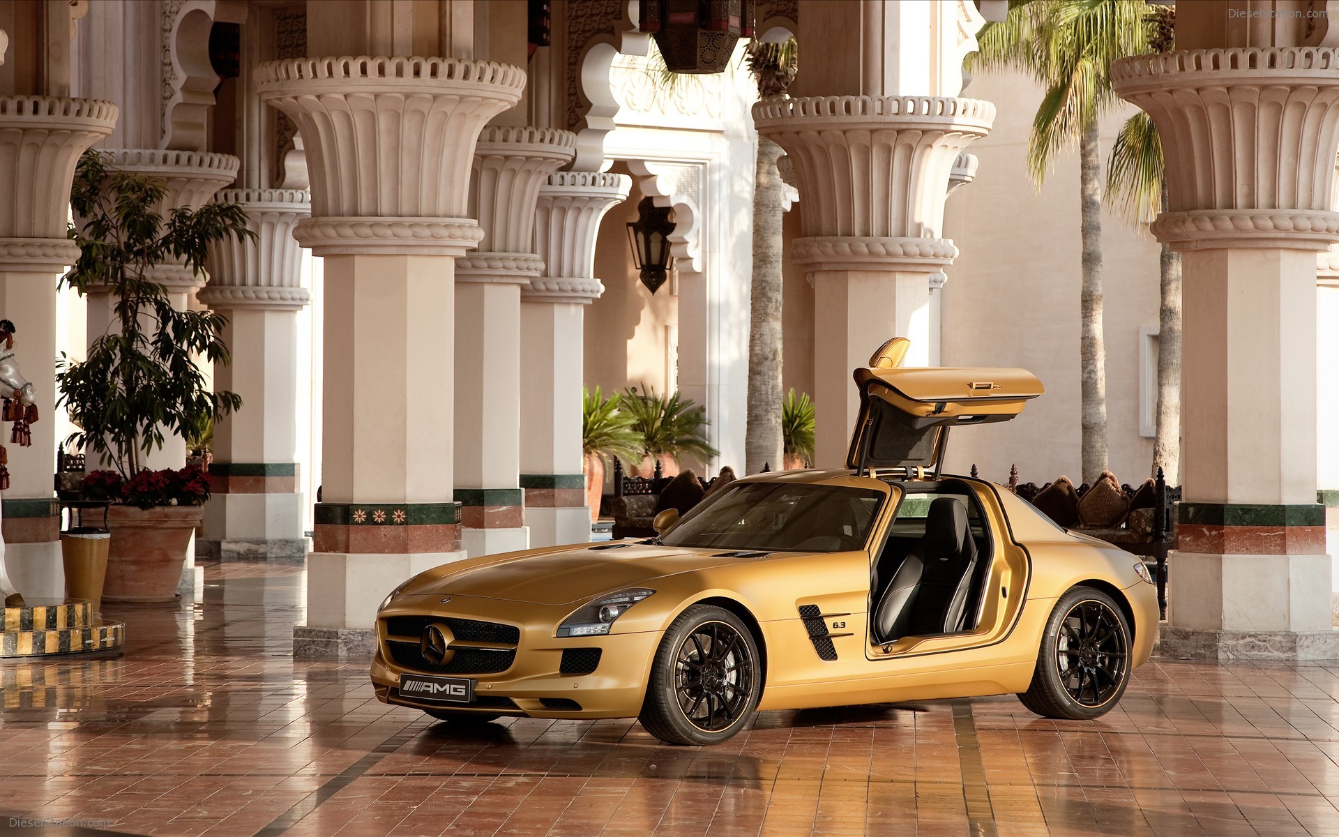 Mercedes Benz SLS AMG Desert Gold 2010