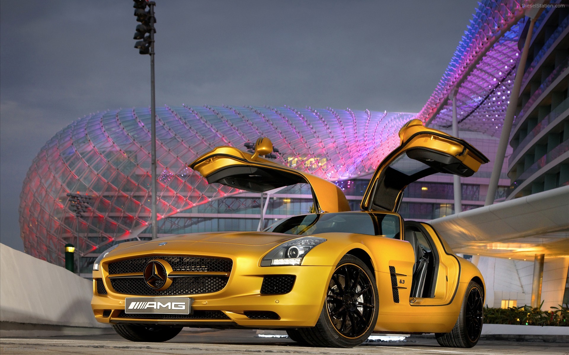 Mercedes Benz SLS AMG Desert Gold 2010