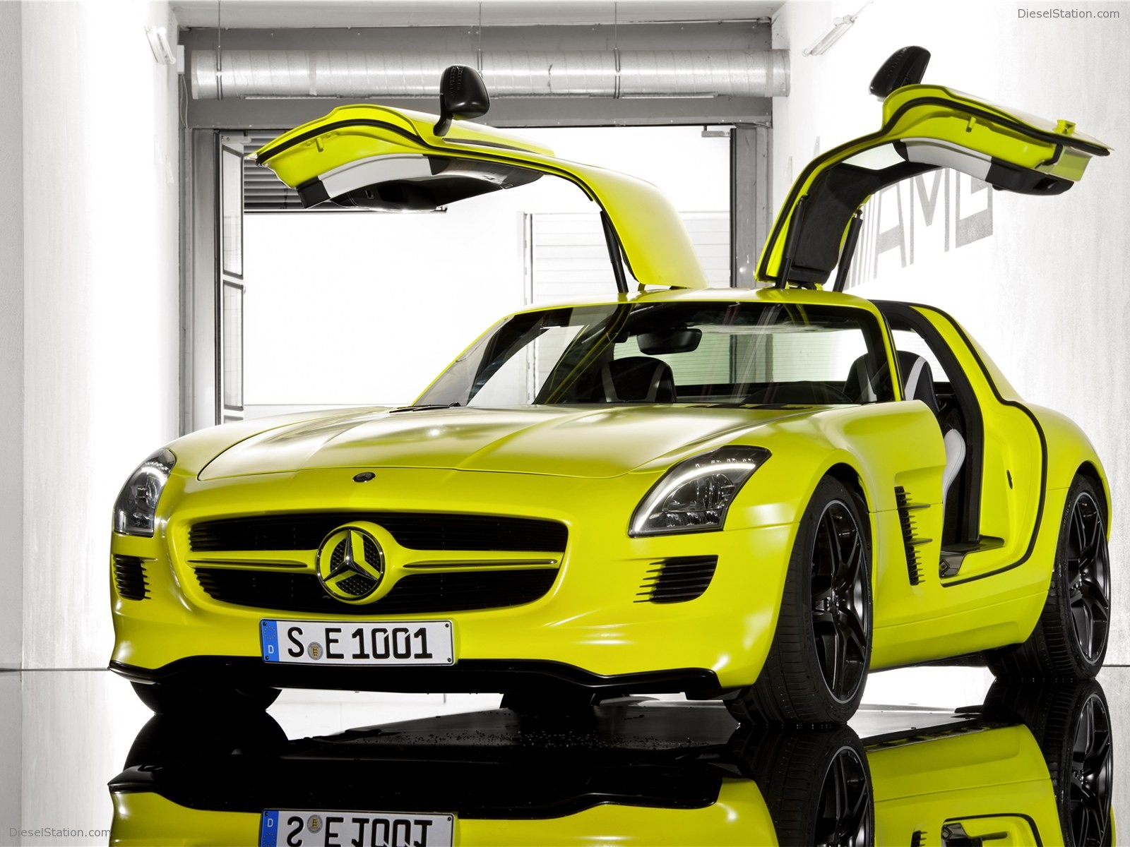 Mercedes Benz SLS AMG E-CELL 2011