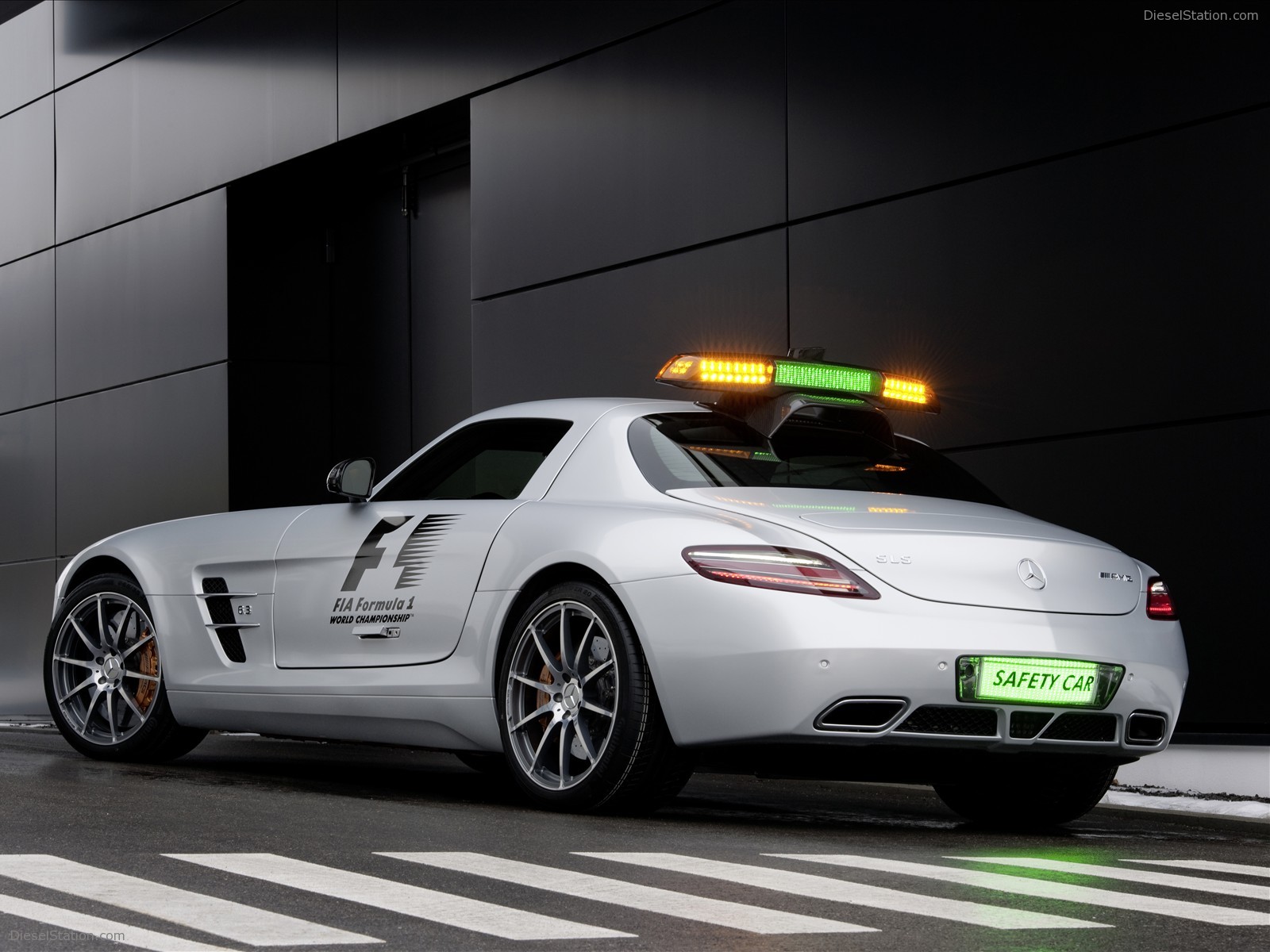 Mercedes-Benz SLS AMG F1 Safety Car 2010 Mercedes-Benz SLS AMG F1 Safety Car 2010