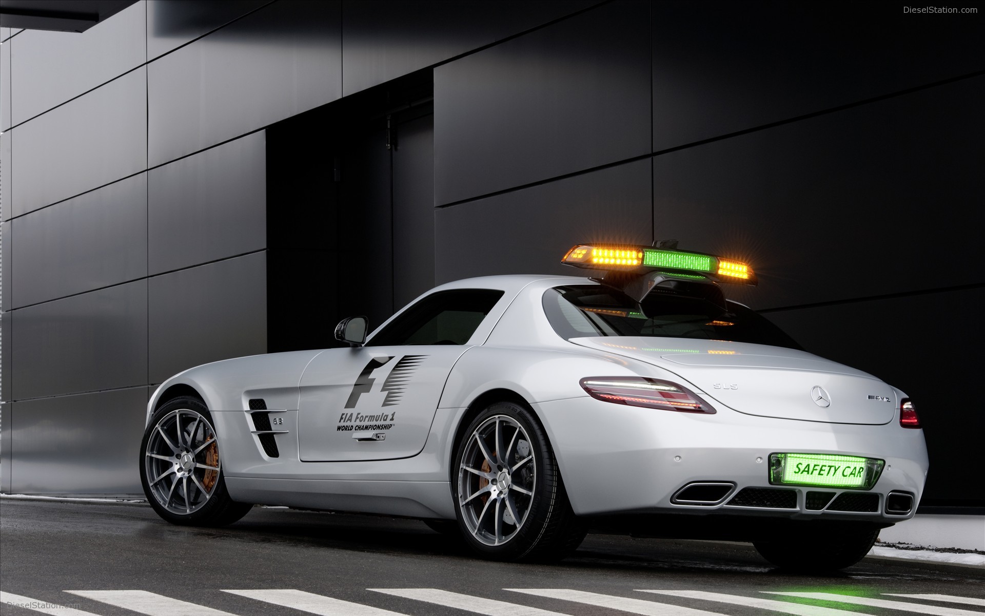 Mercedes-Benz SLS AMG F1 Safety Car 2010 Mercedes-Benz SLS AMG F1 Safety Car 2010