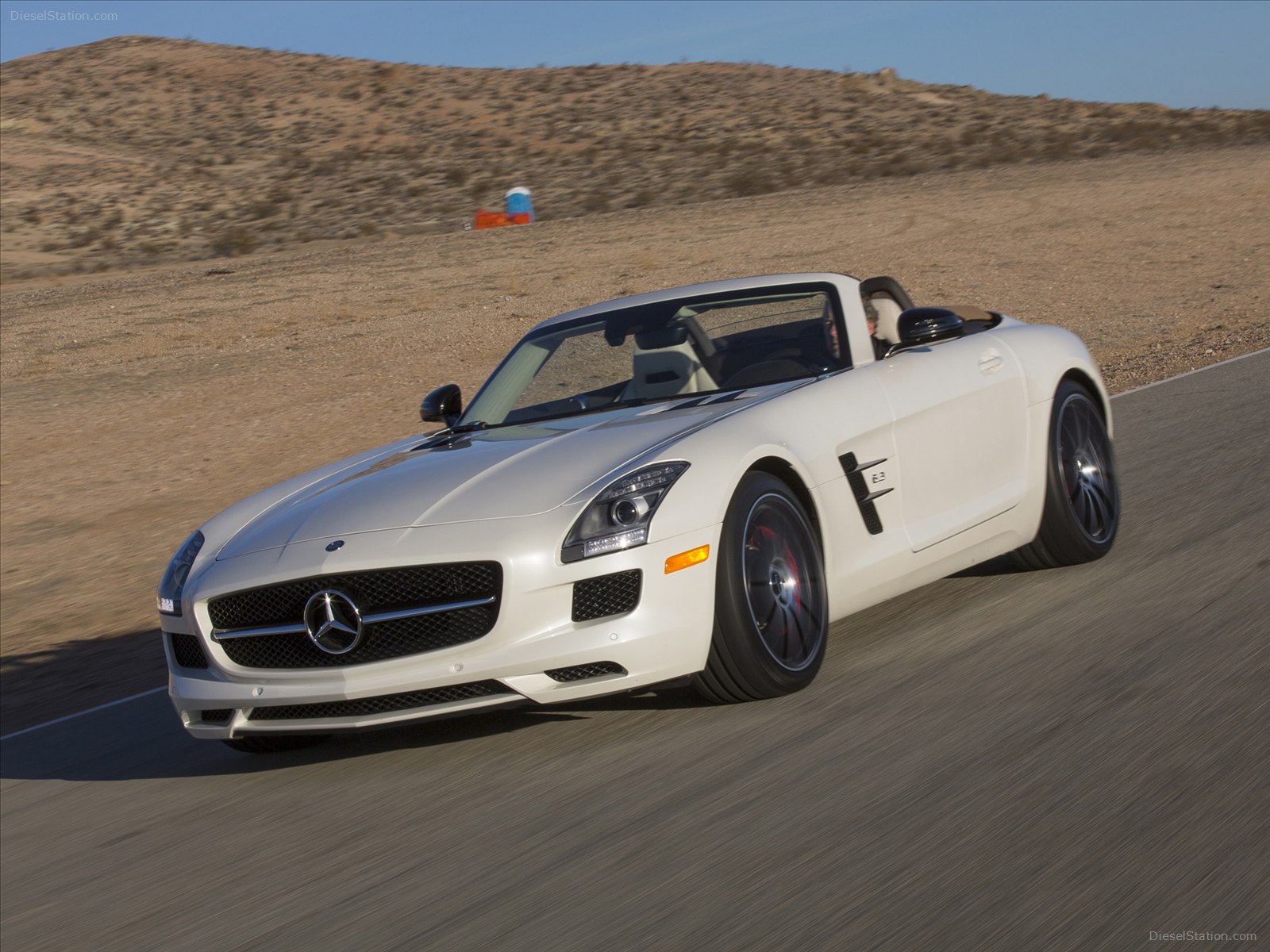 Mercedes-Benz SLS AMG GT 2013