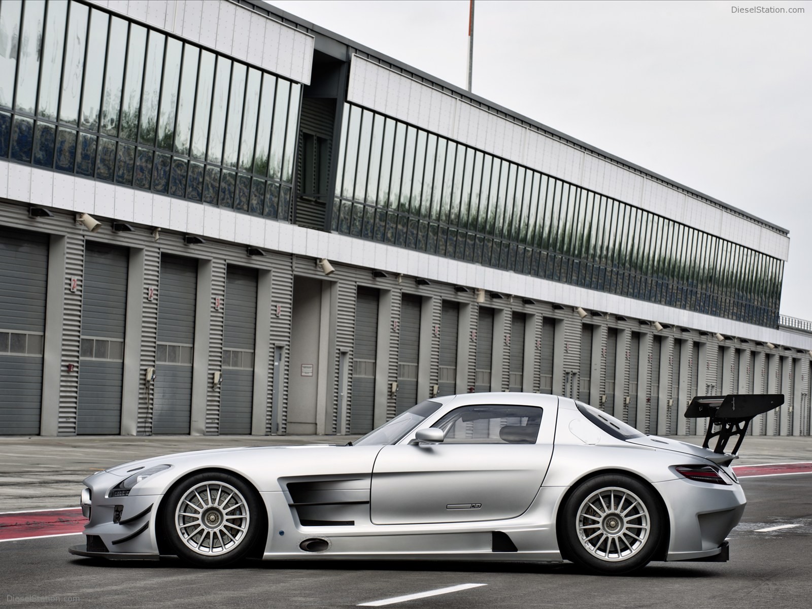 Mercedes-Benz SLS AMG GT3 2010 (Wrong Pictures)