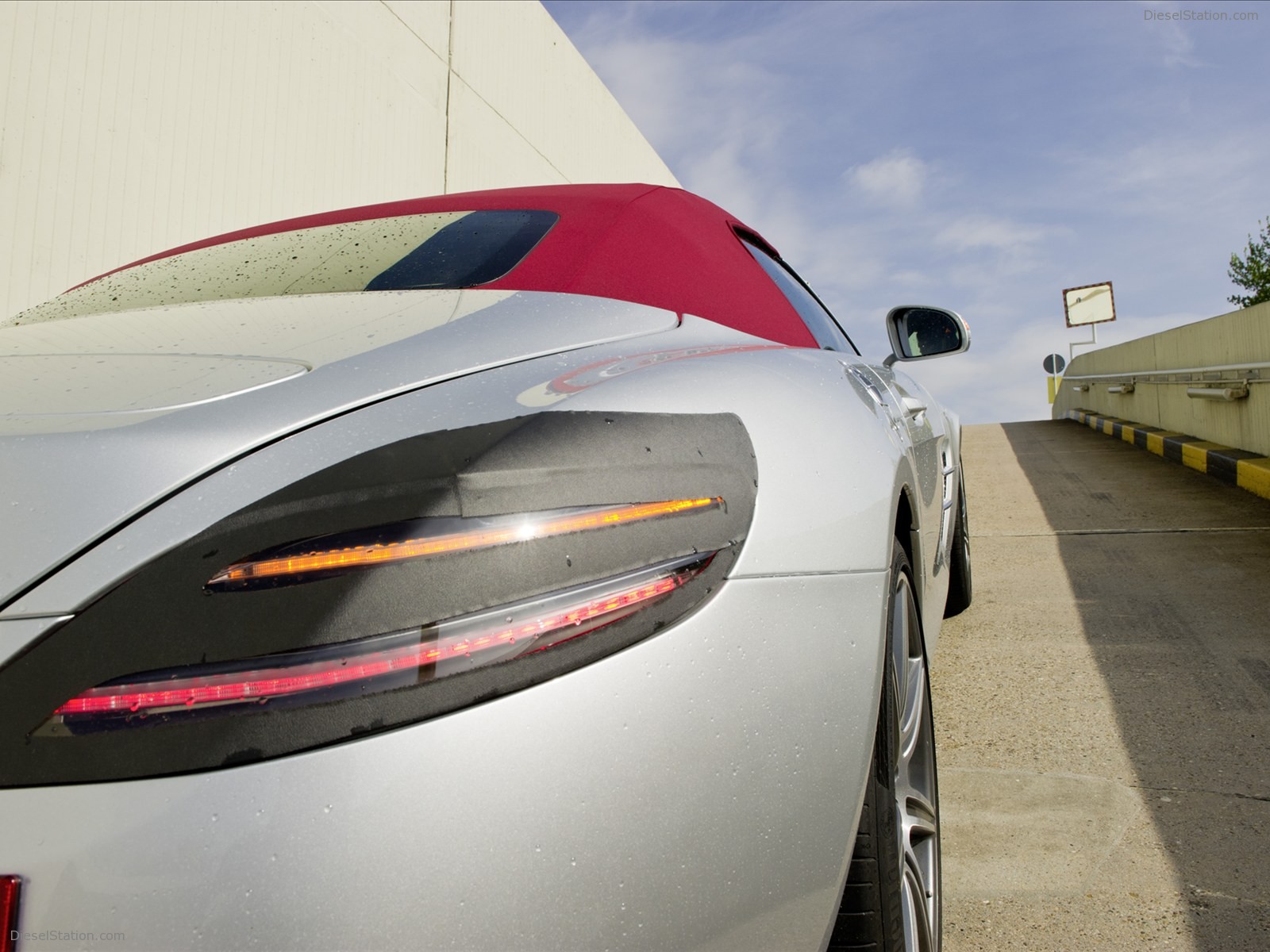 Mercedes-Benz SLS AMG Roadster 2012