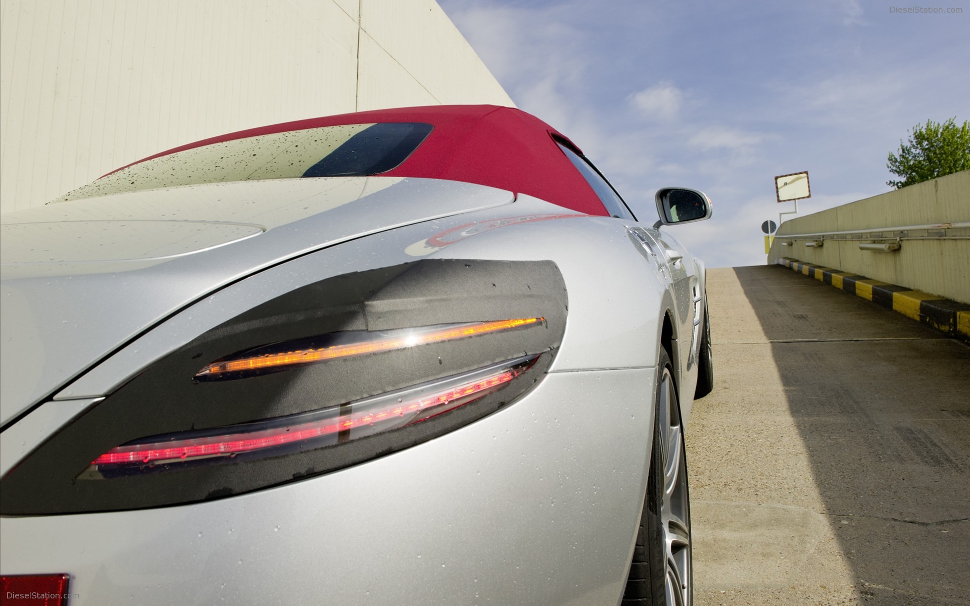 Mercedes-Benz SLS AMG Roadster 2012