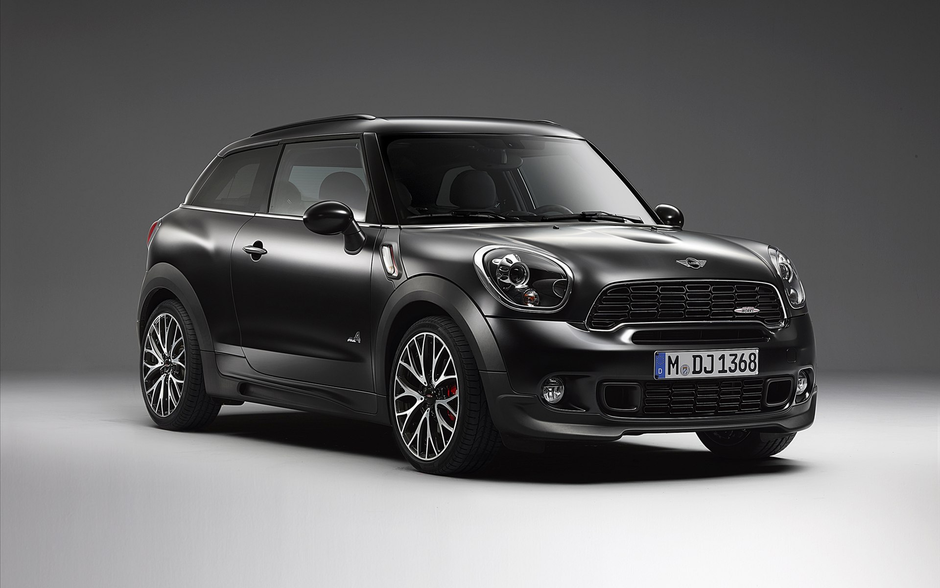 MINI Frozen Black Metallic 2014