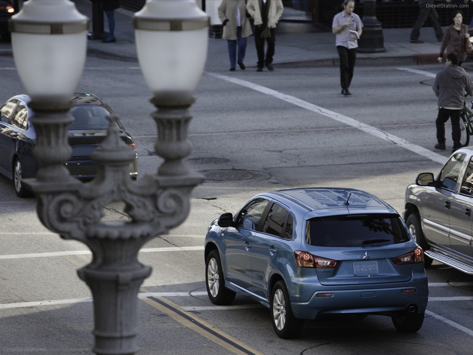Mitsubishi CUV 2011