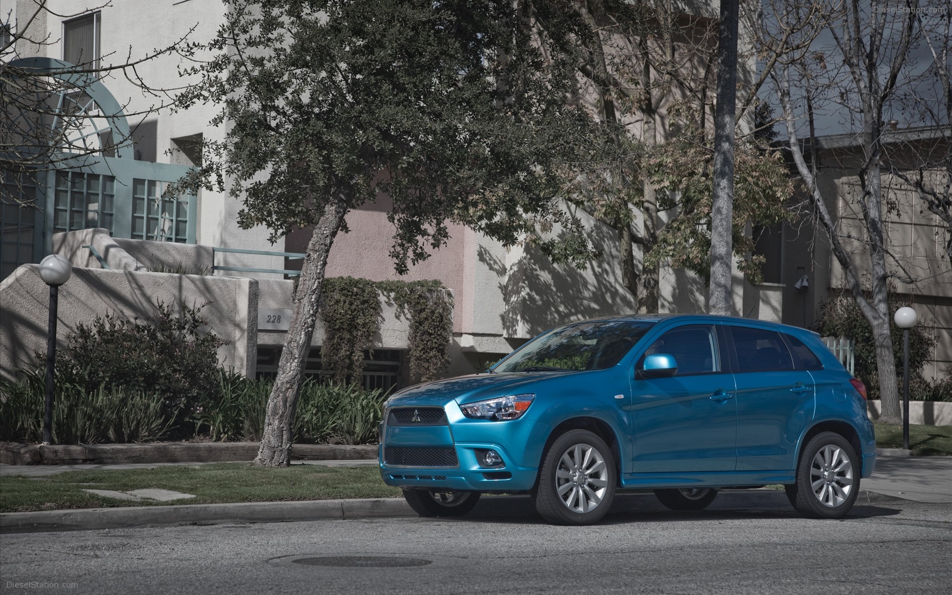 Mitsubishi CUV 2011