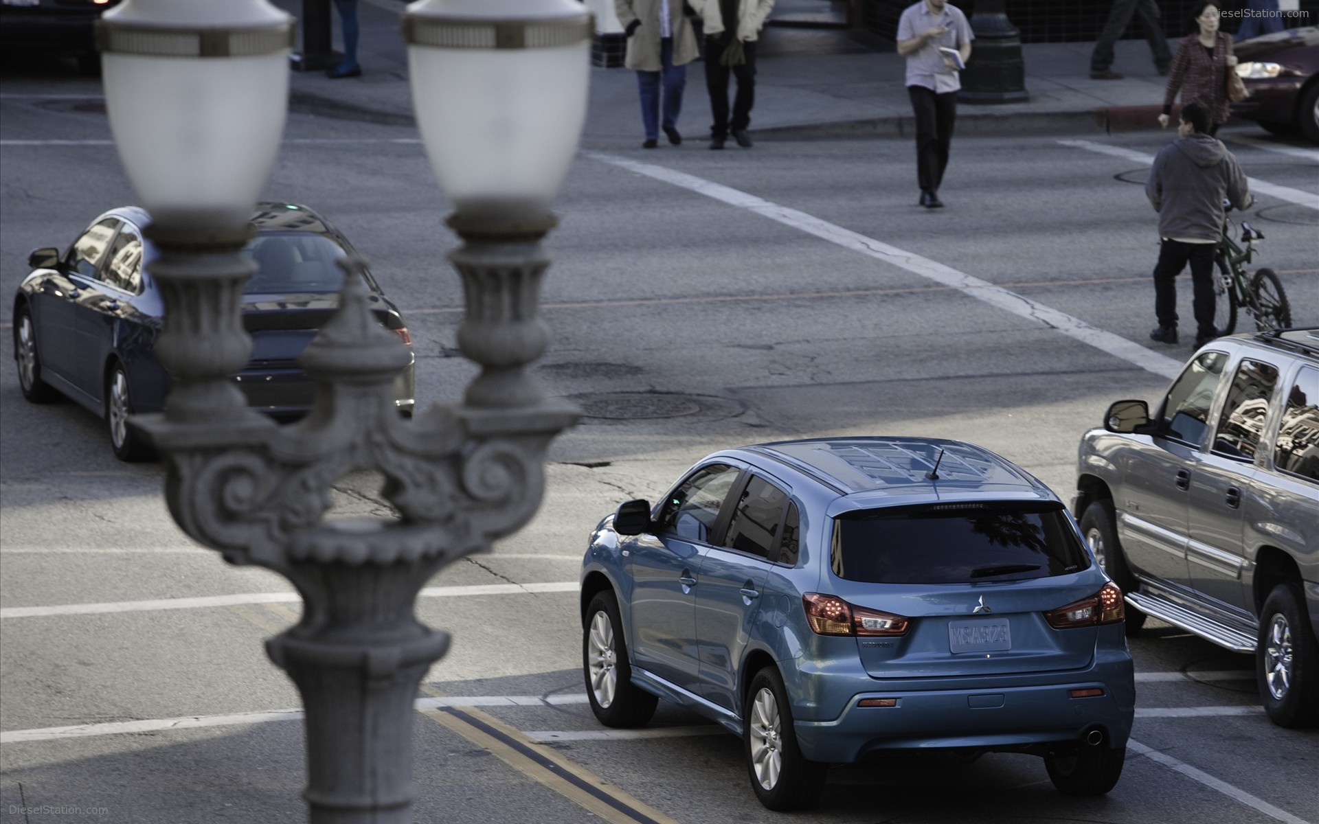 Mitsubishi CUV 2011