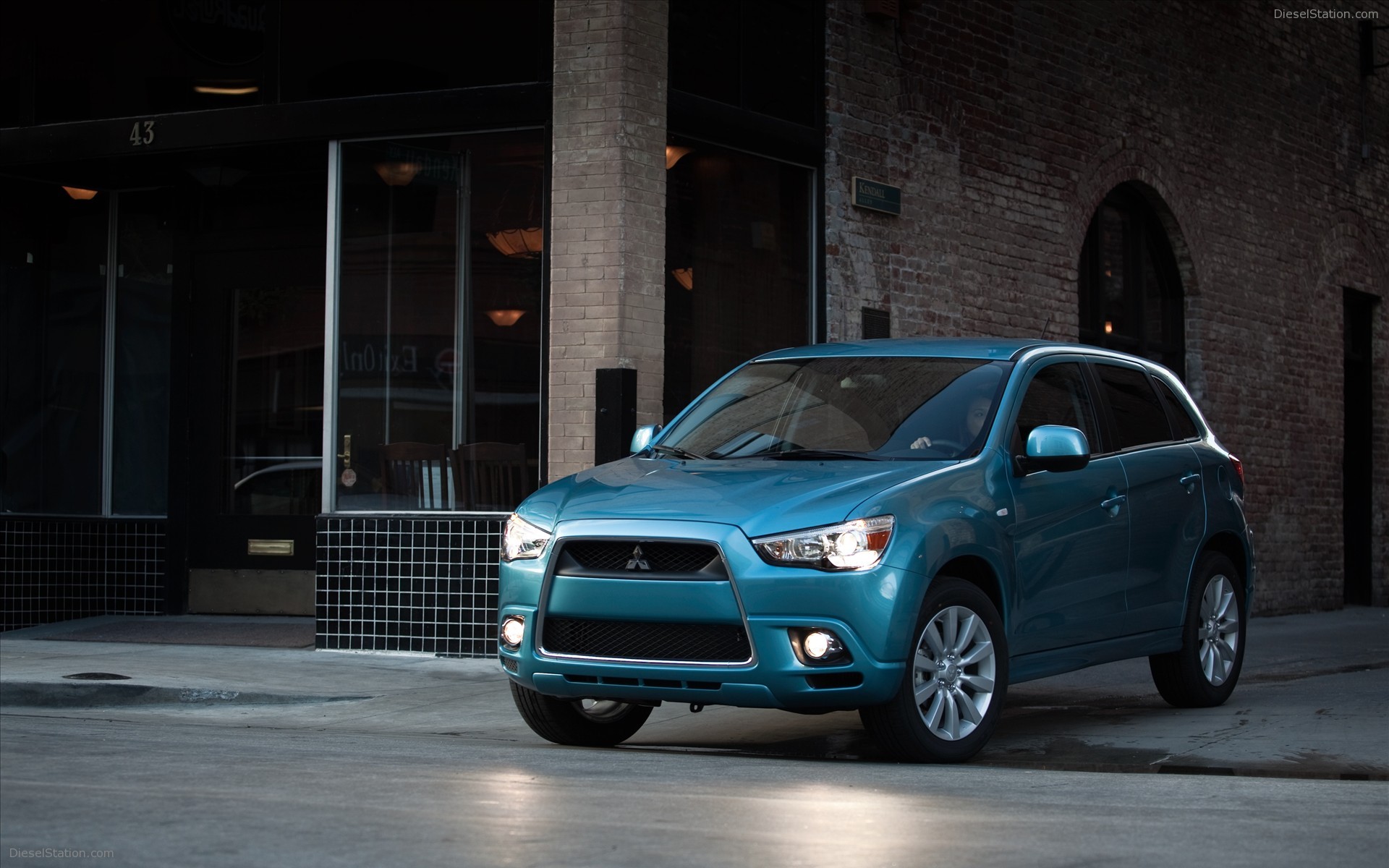 Mitsubishi CUV 2011
