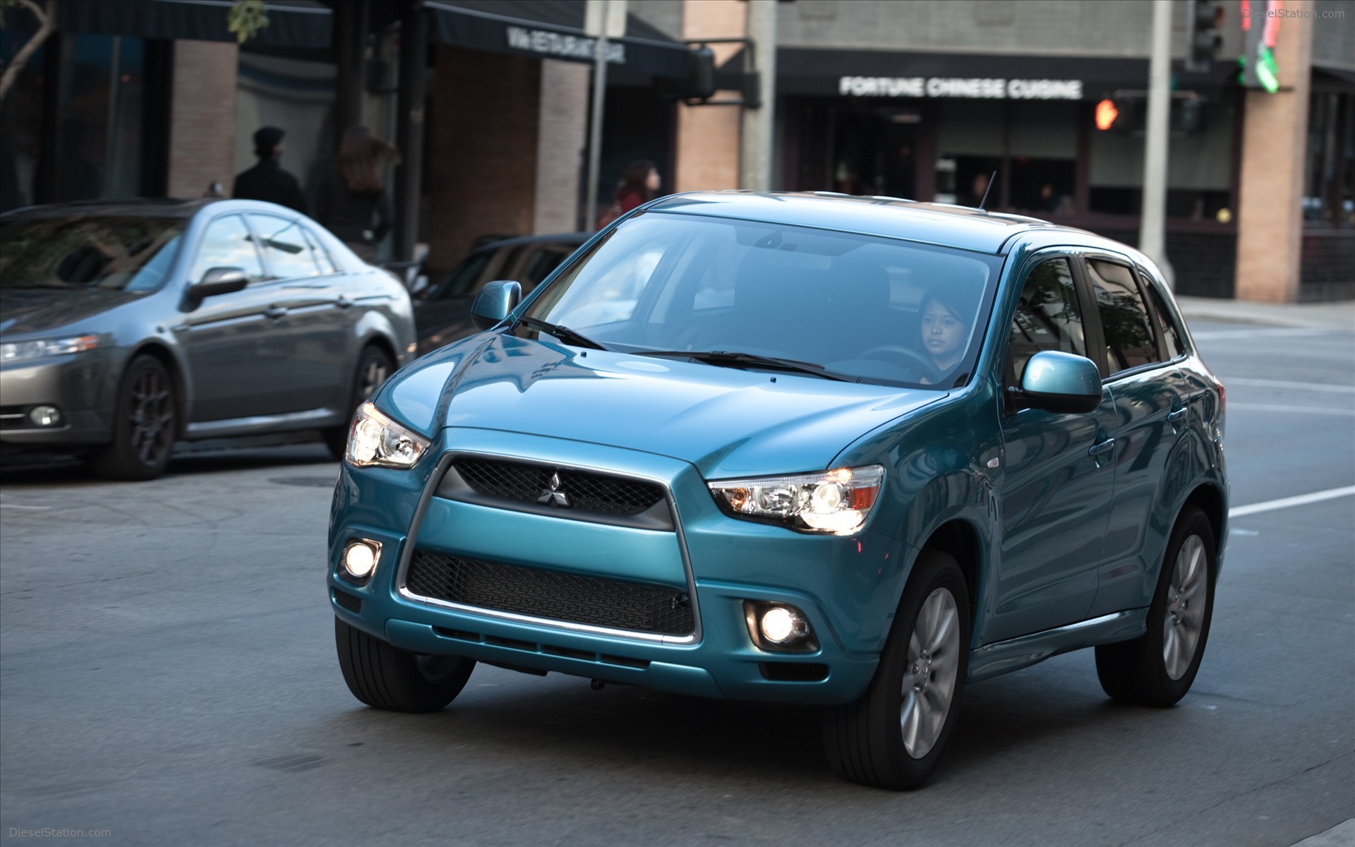 Mitsubishi CUV 2011