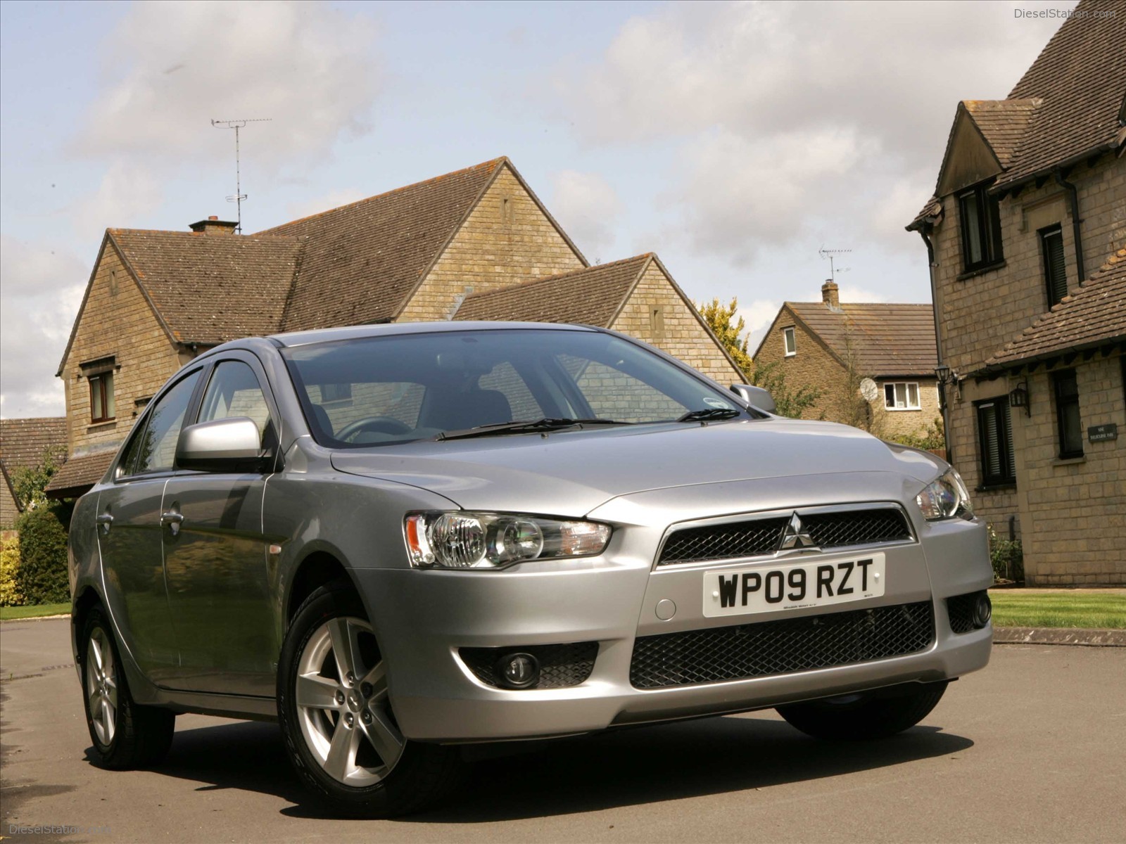 Mitsubishi Lancer 1.5 SE