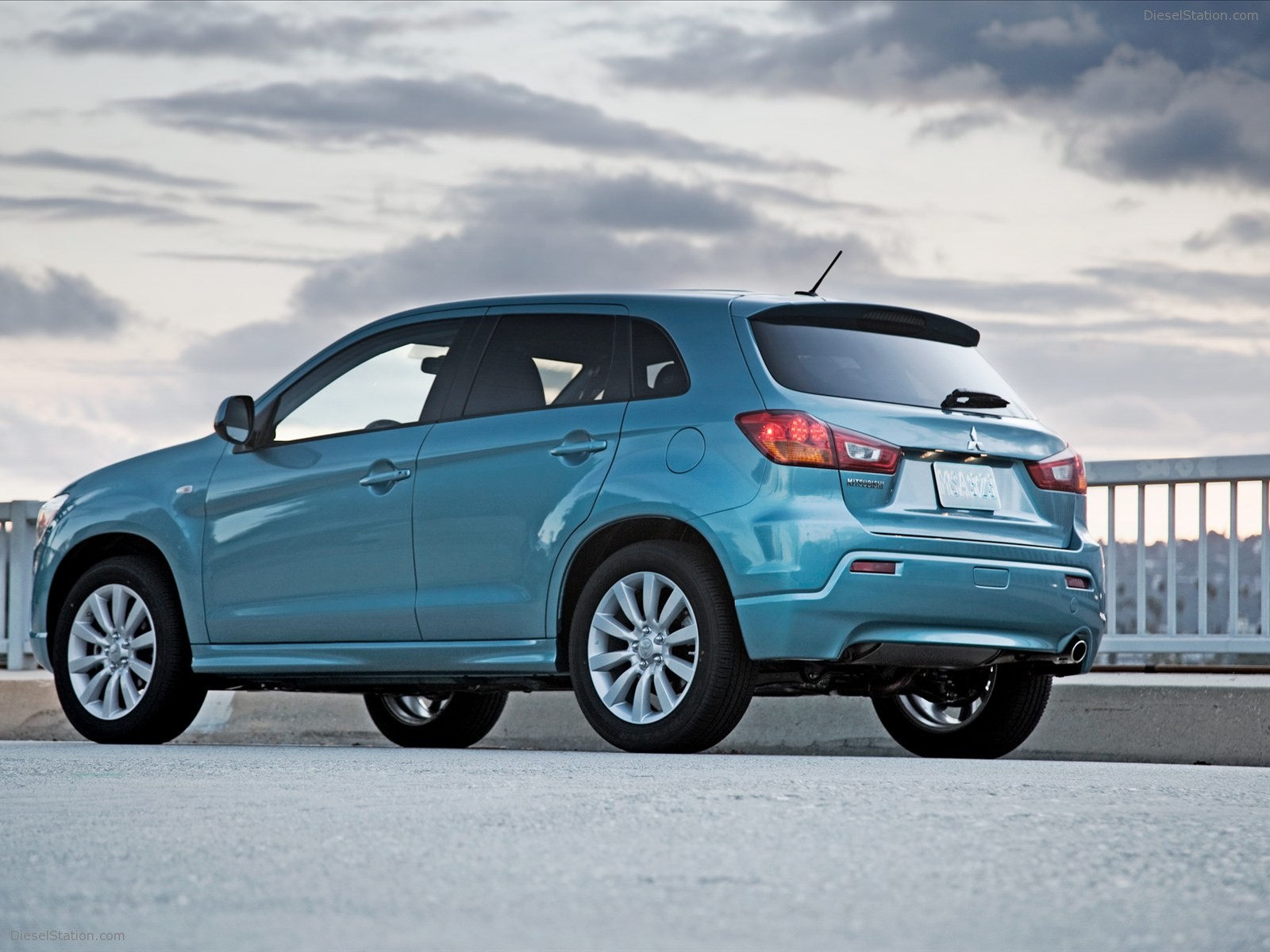 Mitsubishi Outlander Sport 2011