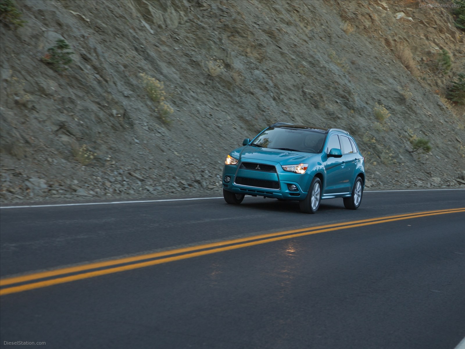 Mitsubishi Outlander Sport 2012