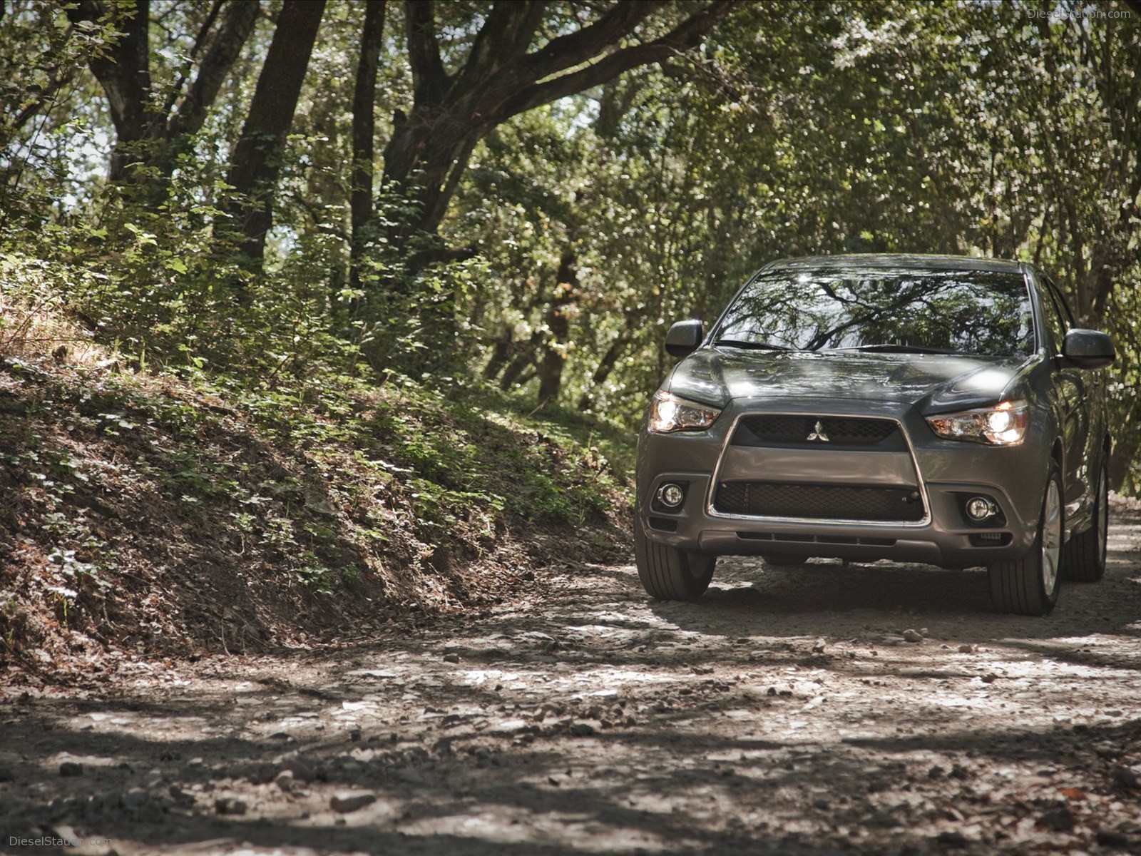 Mitsubishi Outlander Sport SE 2011