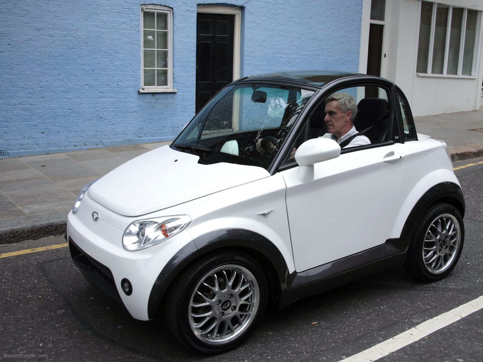 MyCar - an Electric Car by Nice Car Company MyCar - an Electric Car by Nice Car Company
