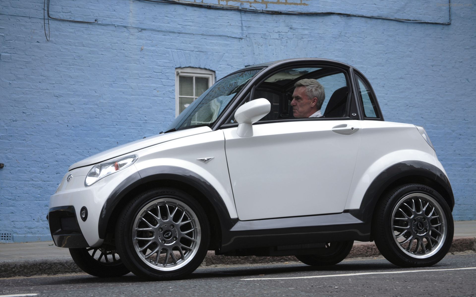 MyCar - an Electric Car by Nice Car Company MyCar - an Electric Car by Nice Car Company