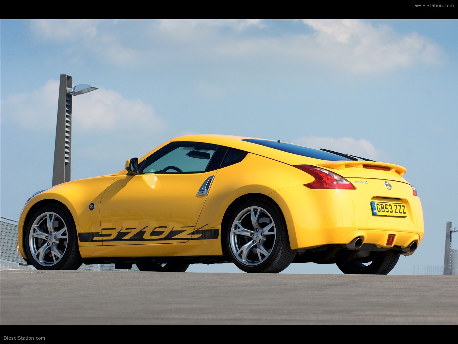 2010 Nissan 370Z Yellow