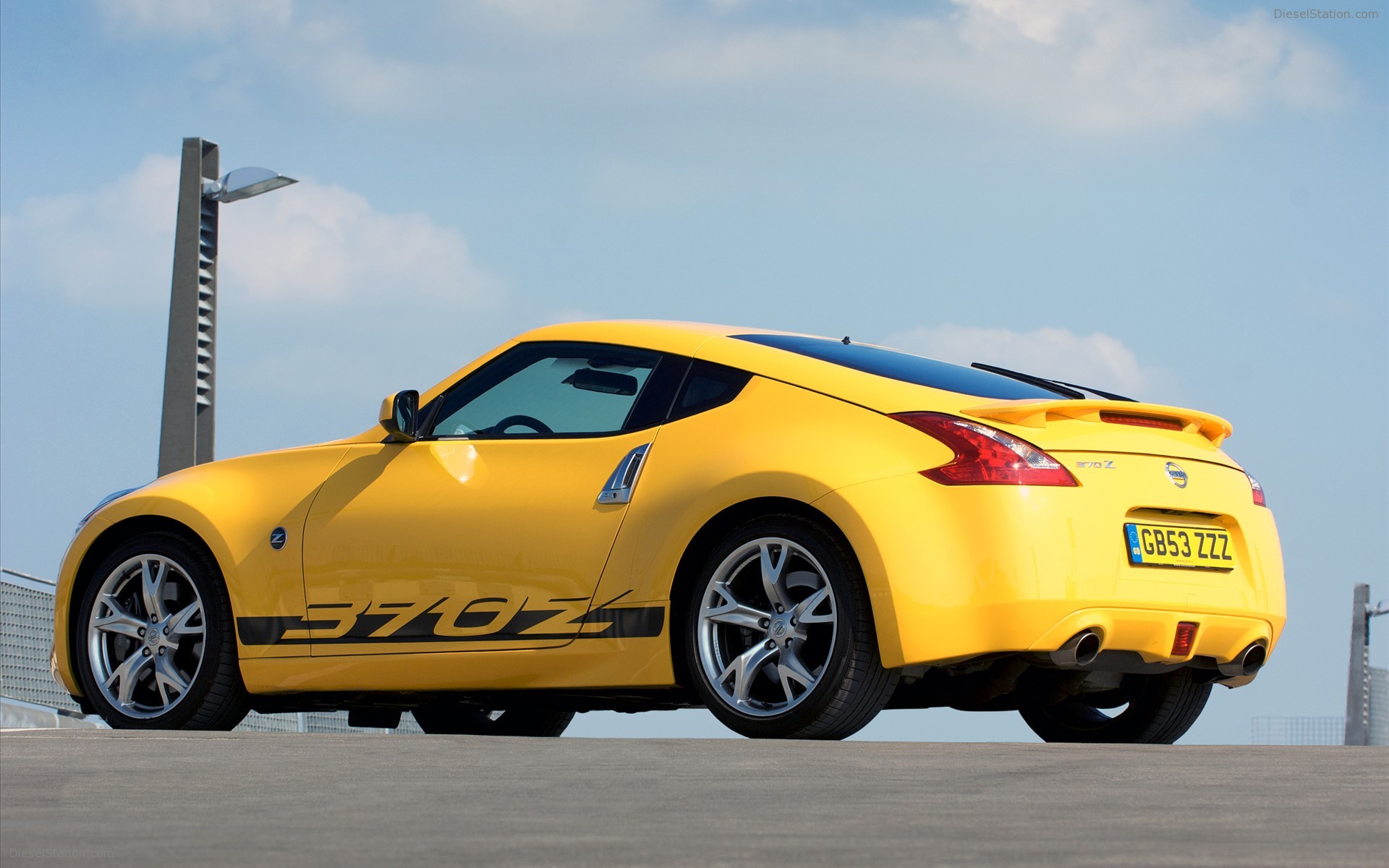 2010 Nissan 370Z Yellow