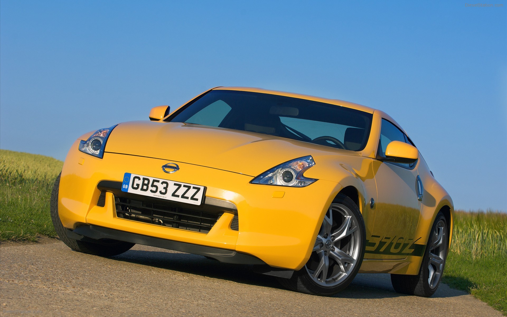 2010 Nissan 370Z Yellow