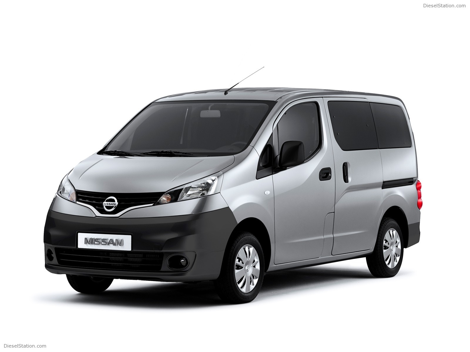 2010 NISSAN NV200