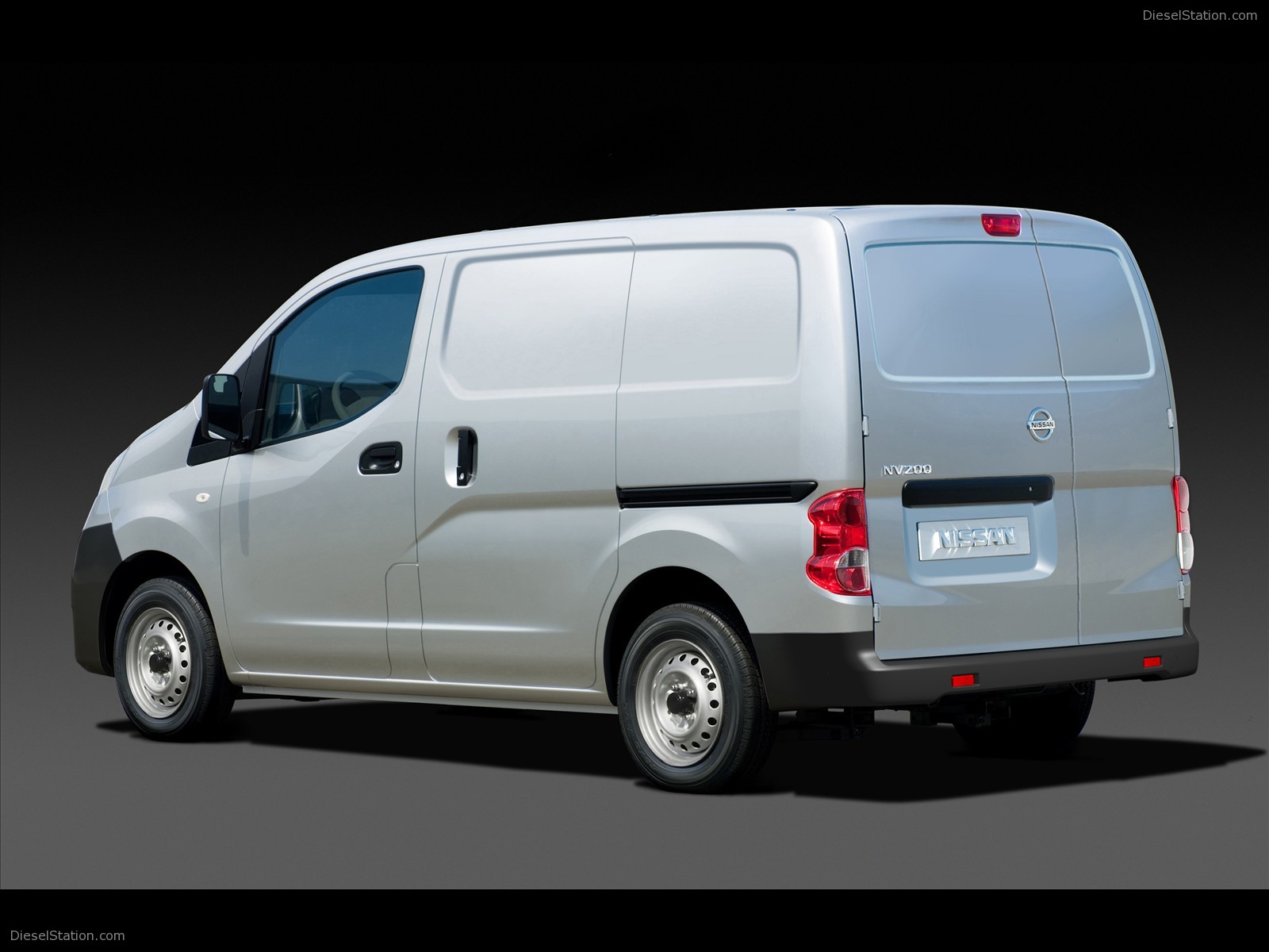 2010 NISSAN NV200