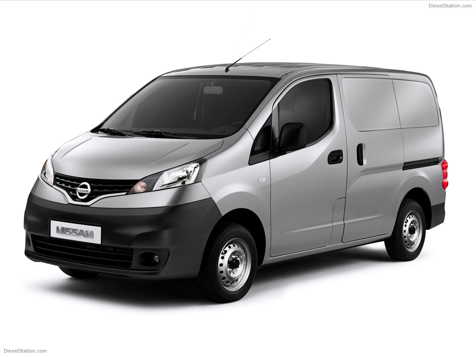 2010 NISSAN NV200