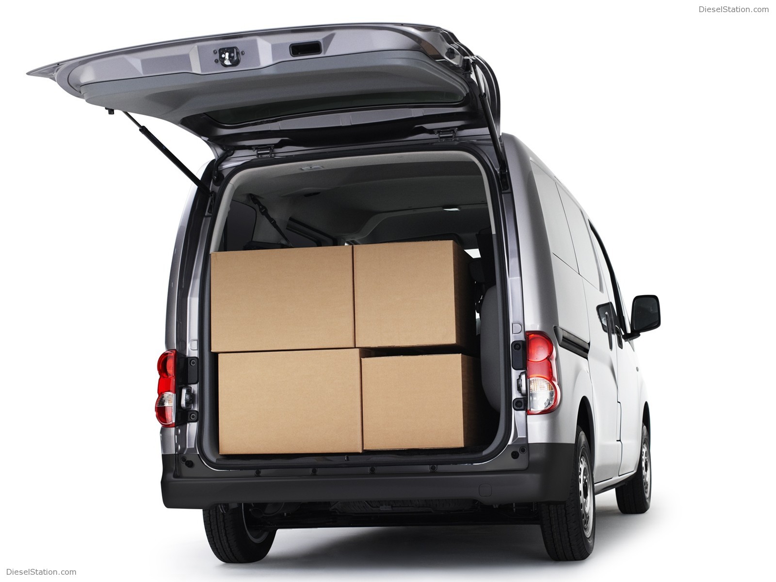 2010 NISSAN NV200