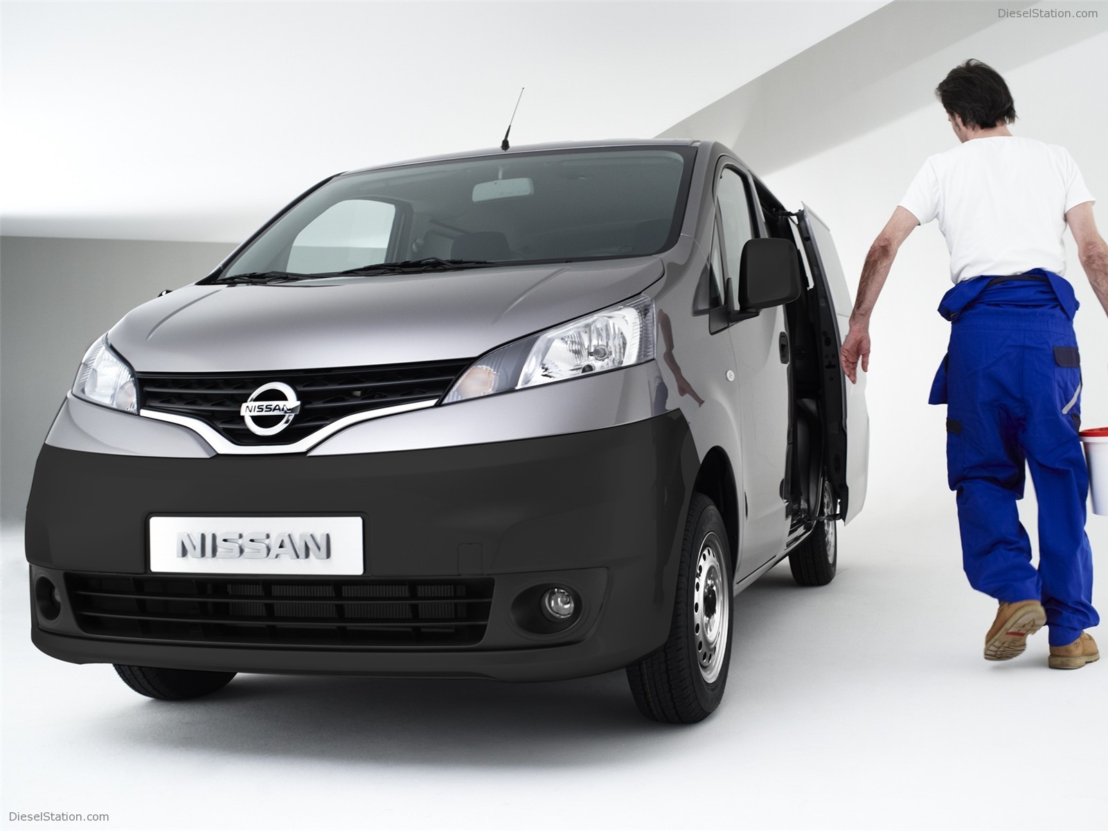 2010 NISSAN NV200