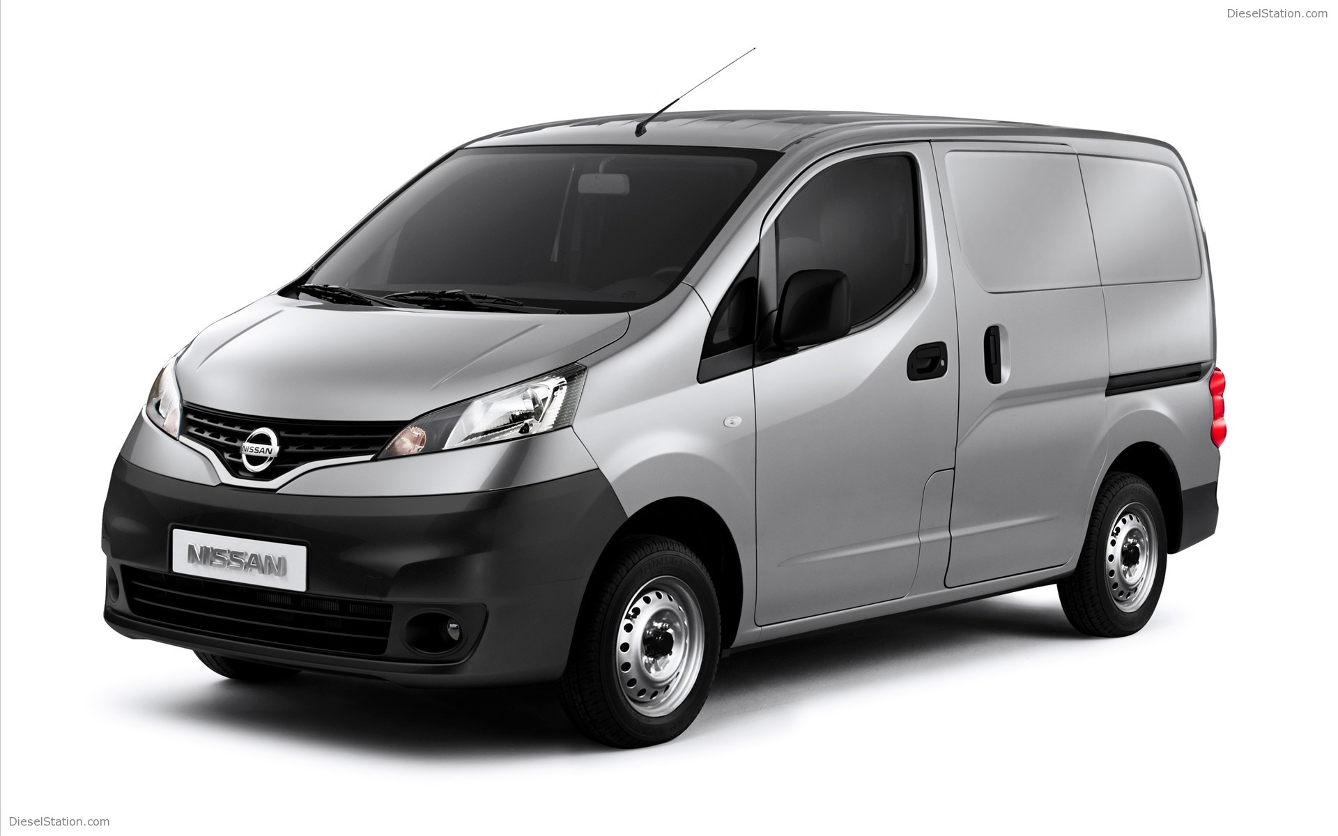 2010 NISSAN NV200