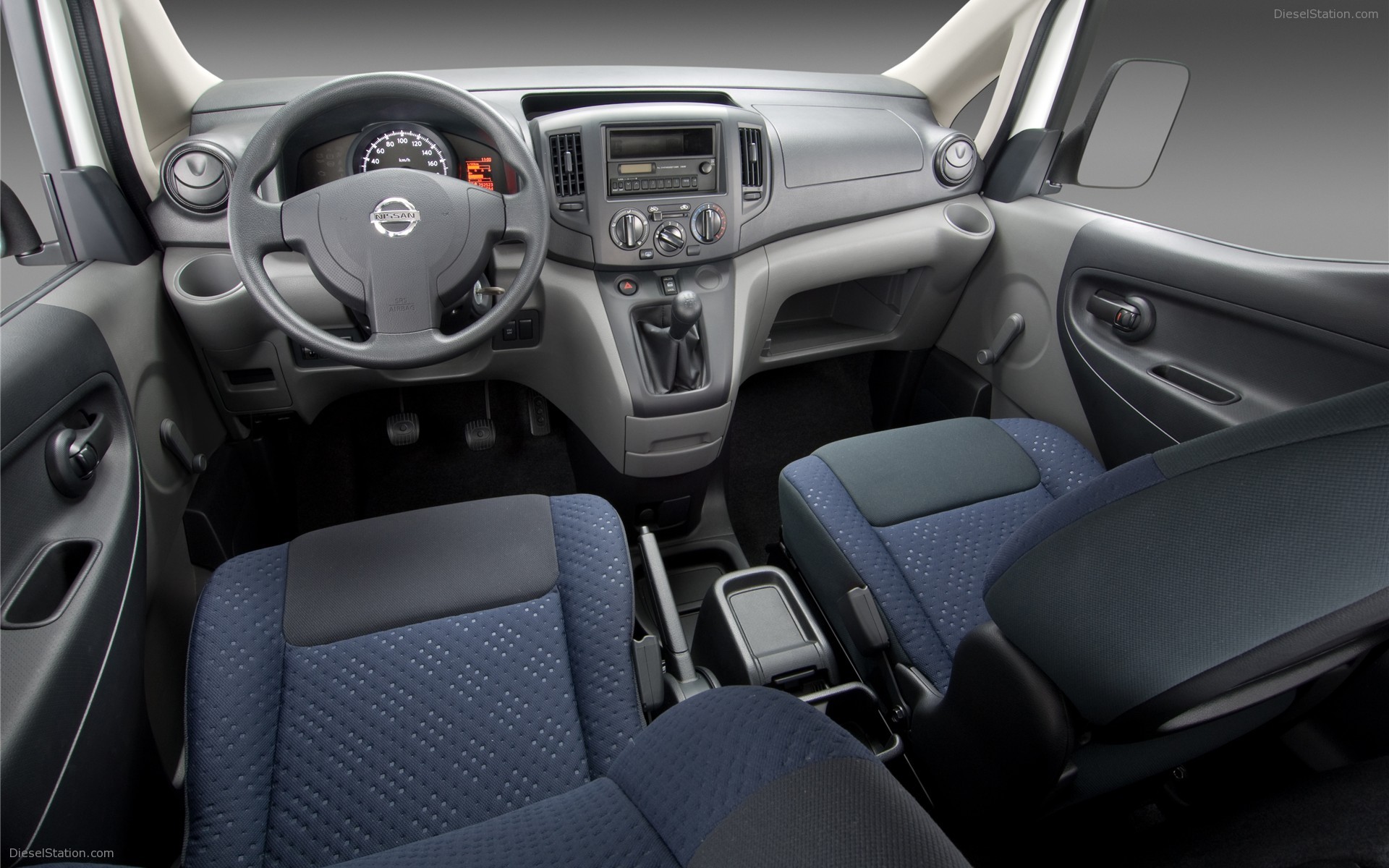 2010 NISSAN NV200