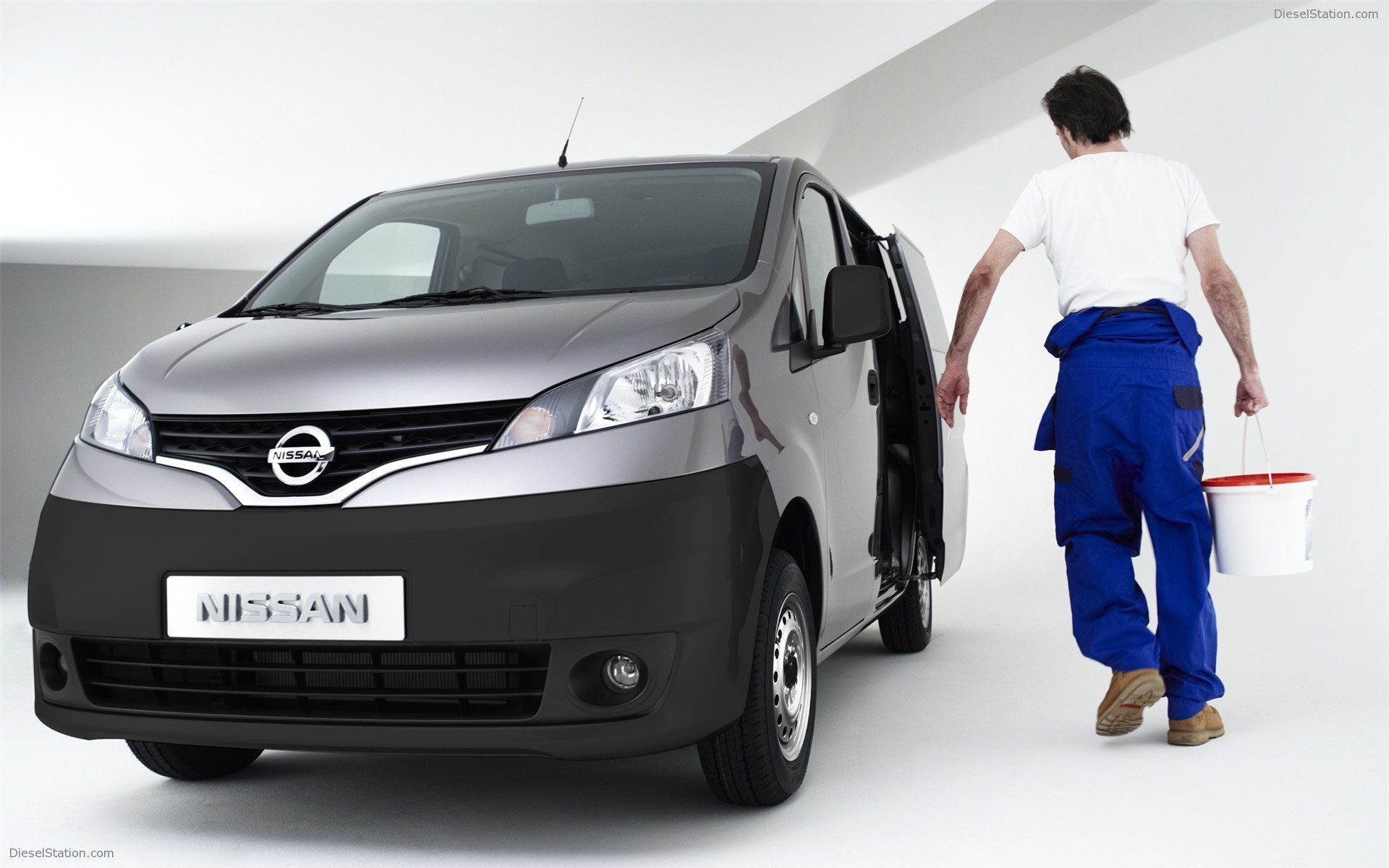 2010 NISSAN NV200