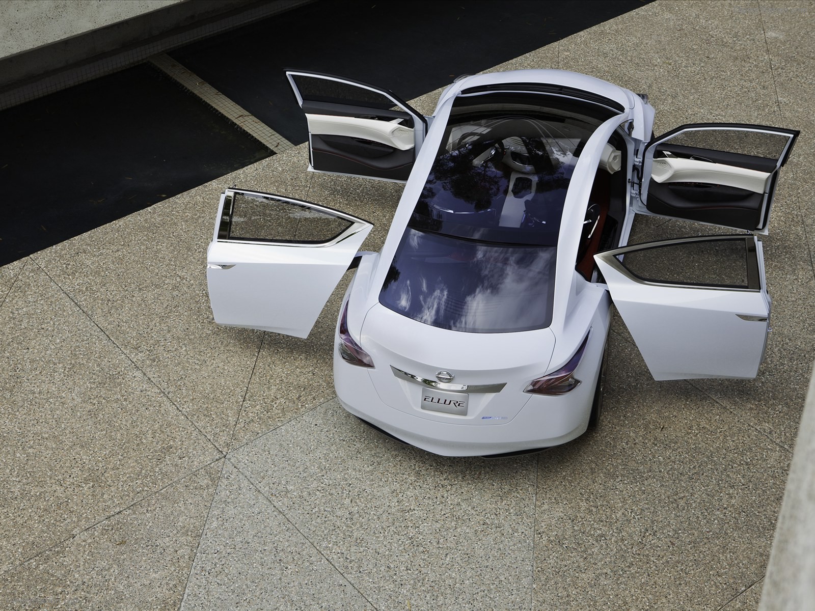 Nissan Ellure Concept 2010