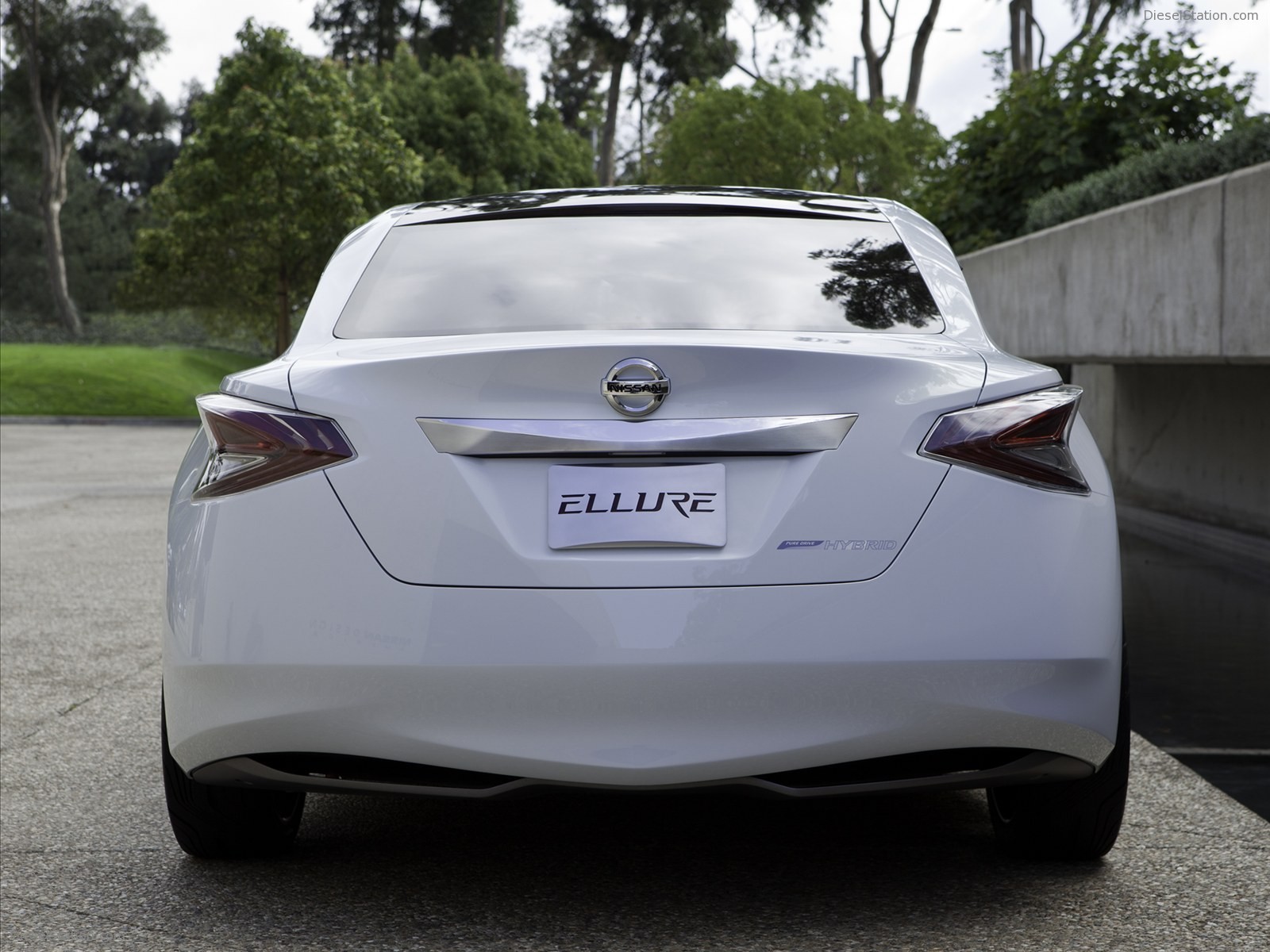 Nissan Ellure Concept 2010