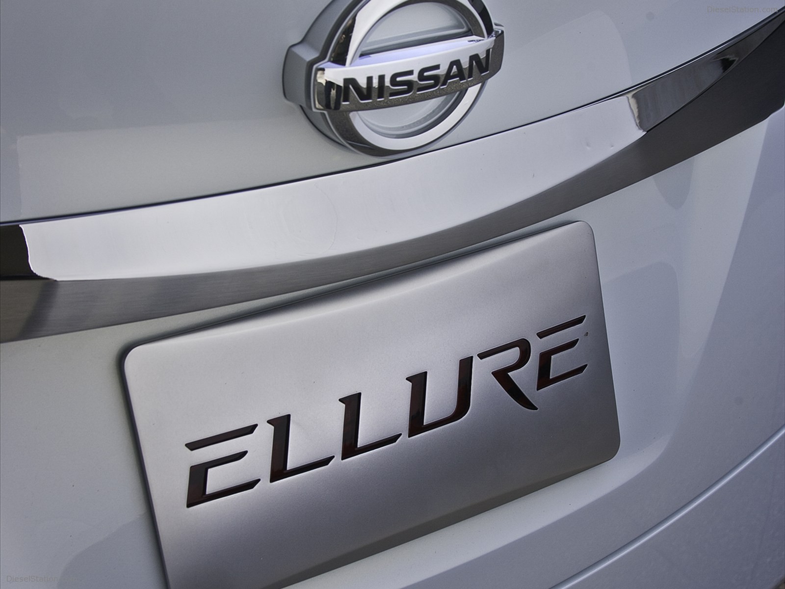 Nissan Ellure Concept 2010