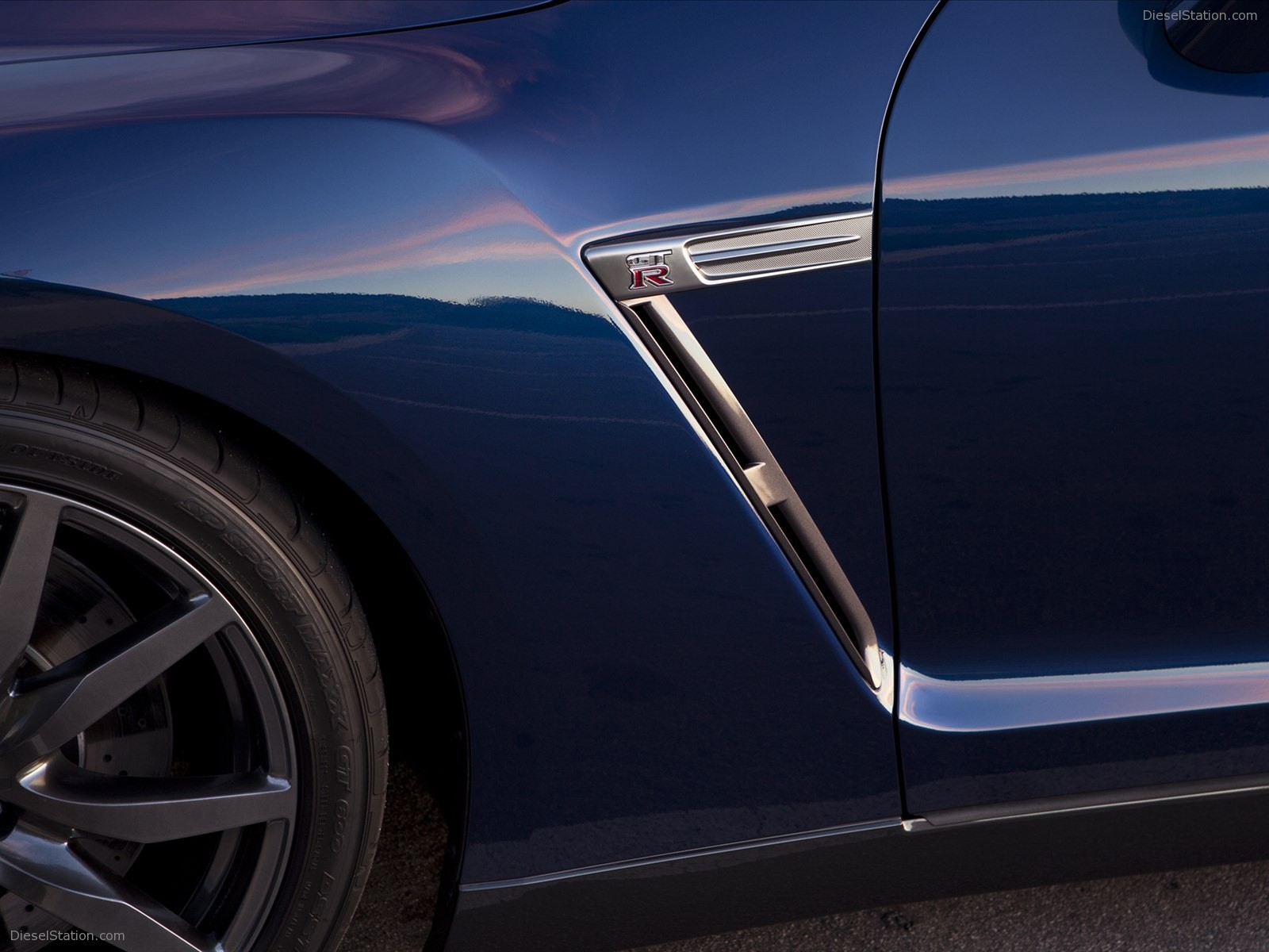 Nissan GT-R 2012