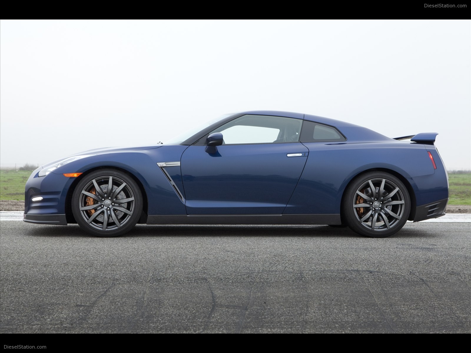 Nissan GT-R 2012