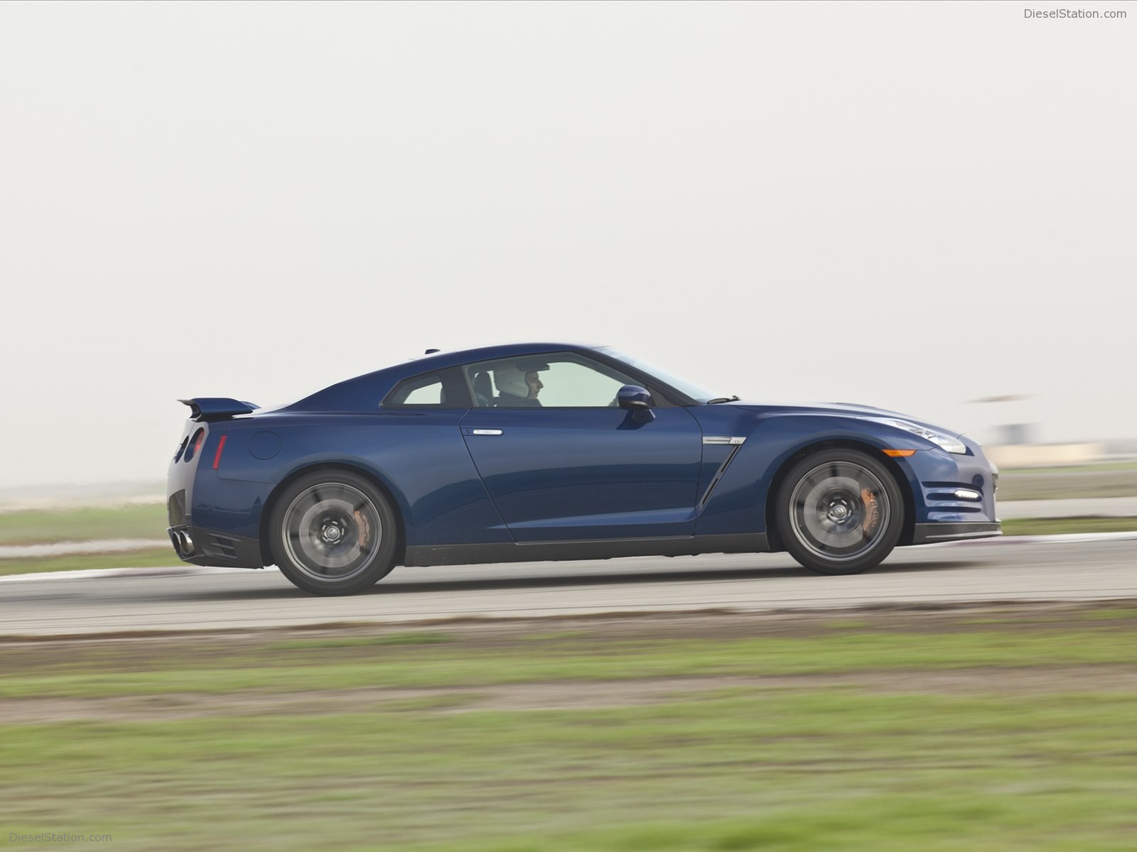 Nissan GT-R 2012