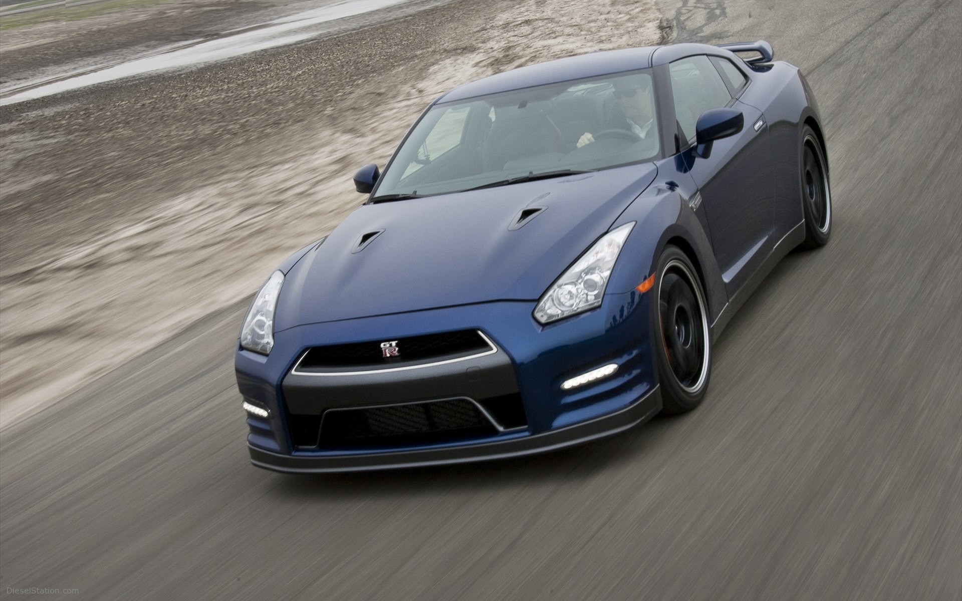 Nissan GT-R 2012