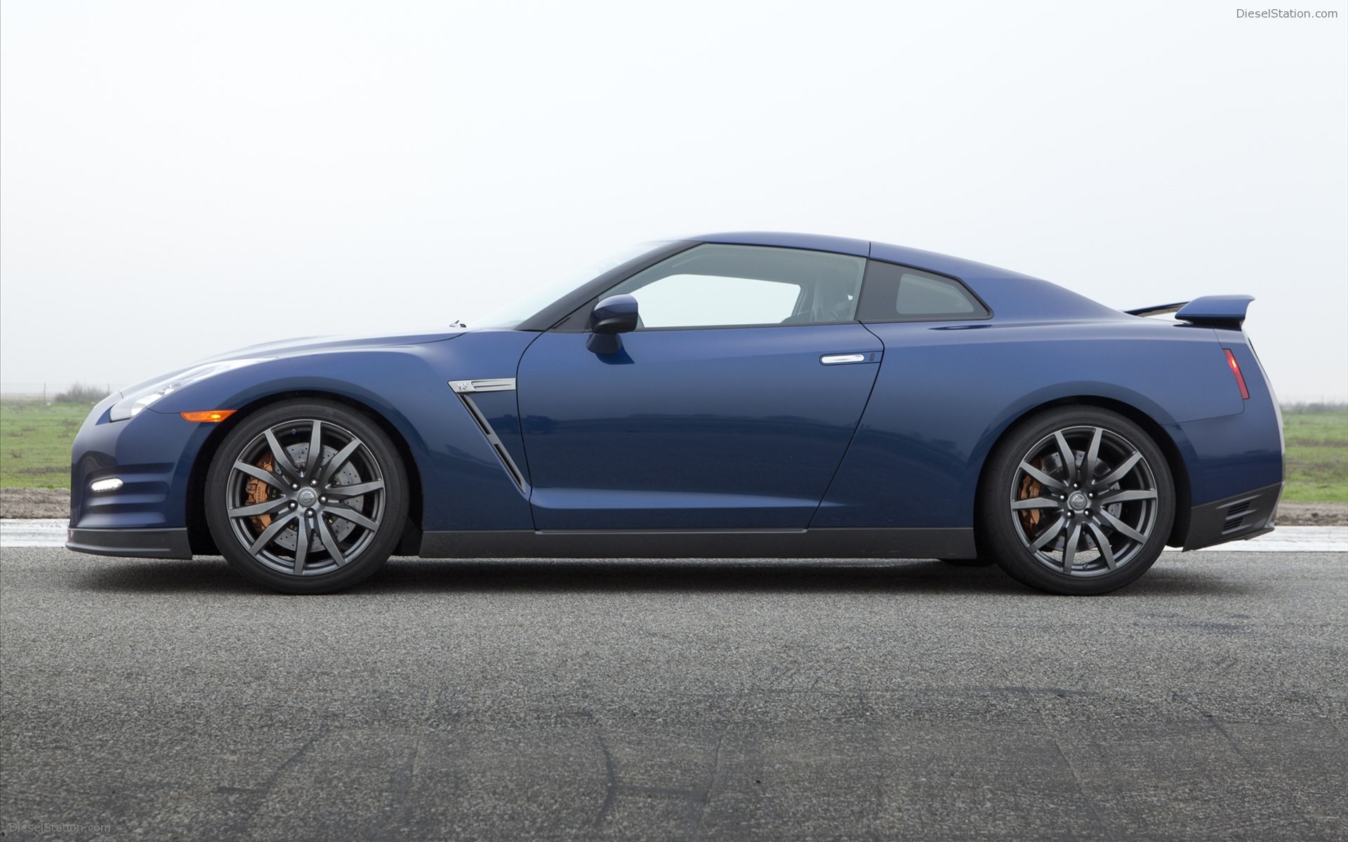 Nissan GT-R 2012